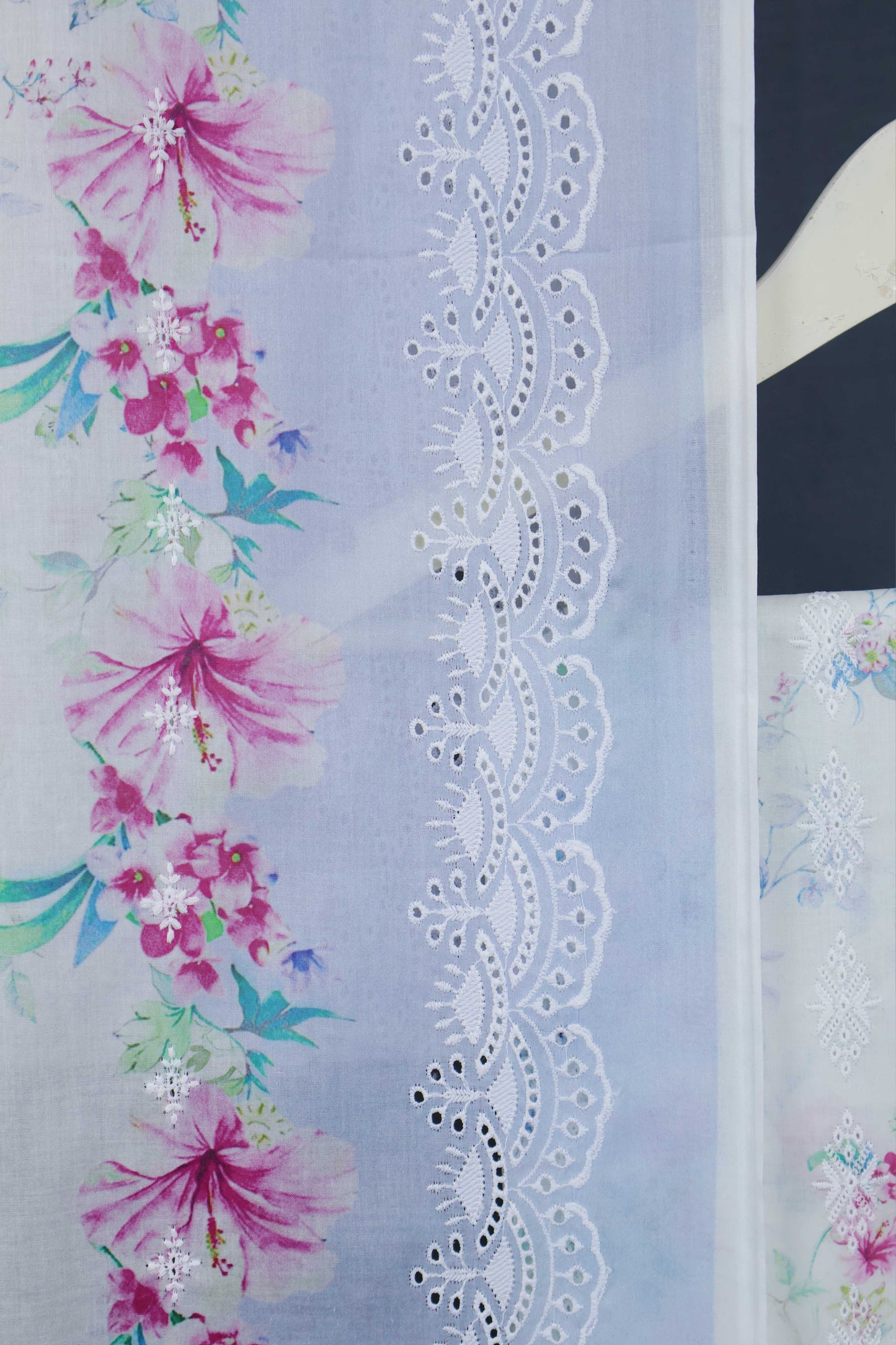 3Piece-Lawn Embroidered Suit R3P01