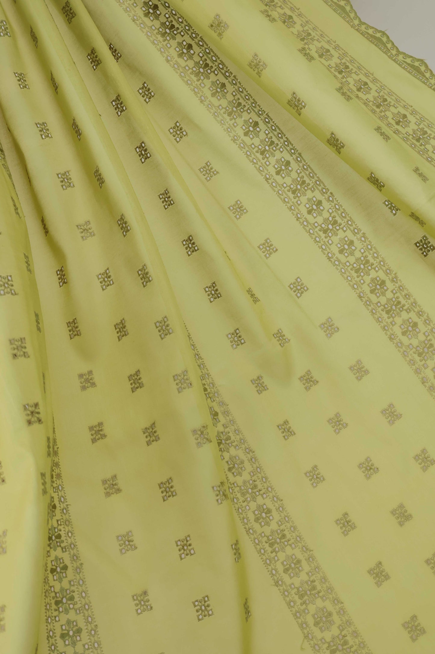 Embroidered Lawn Full Size Shawl 1477I