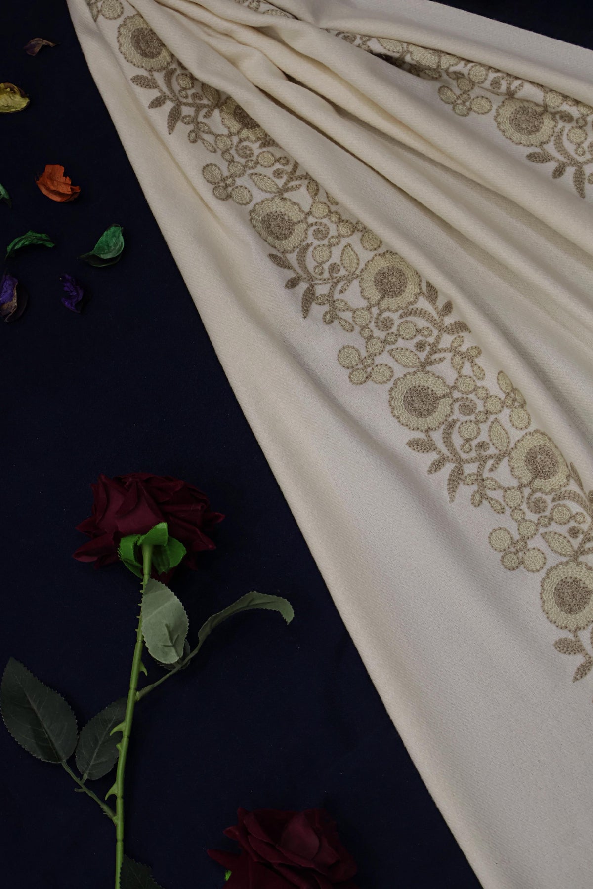 Embroidered Pure Wool Stoler WST05