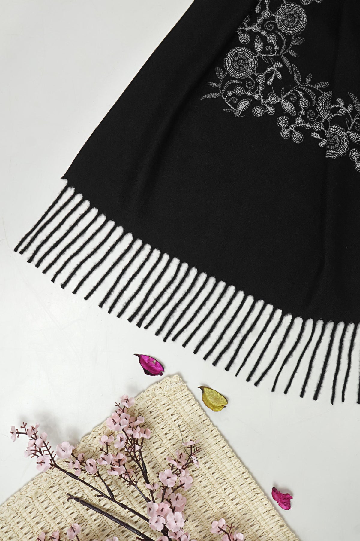 Embroidered Pure Wool Stoler WST02
