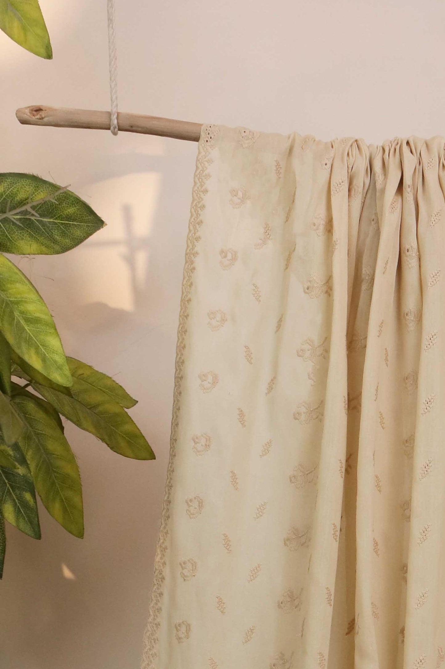 Embroidered Lawn Shawl LSH48