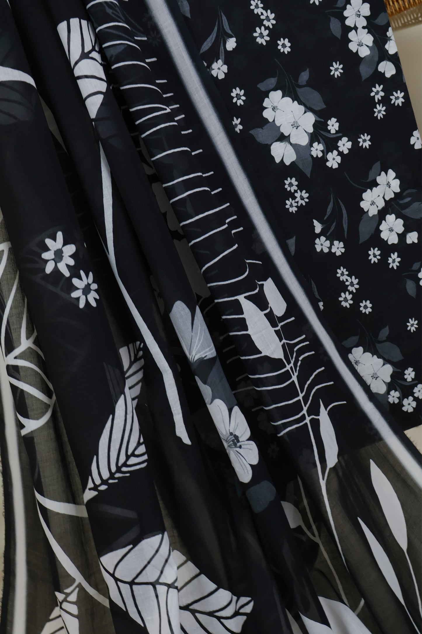 3pc-Lawn Printed Suit H25SLST101