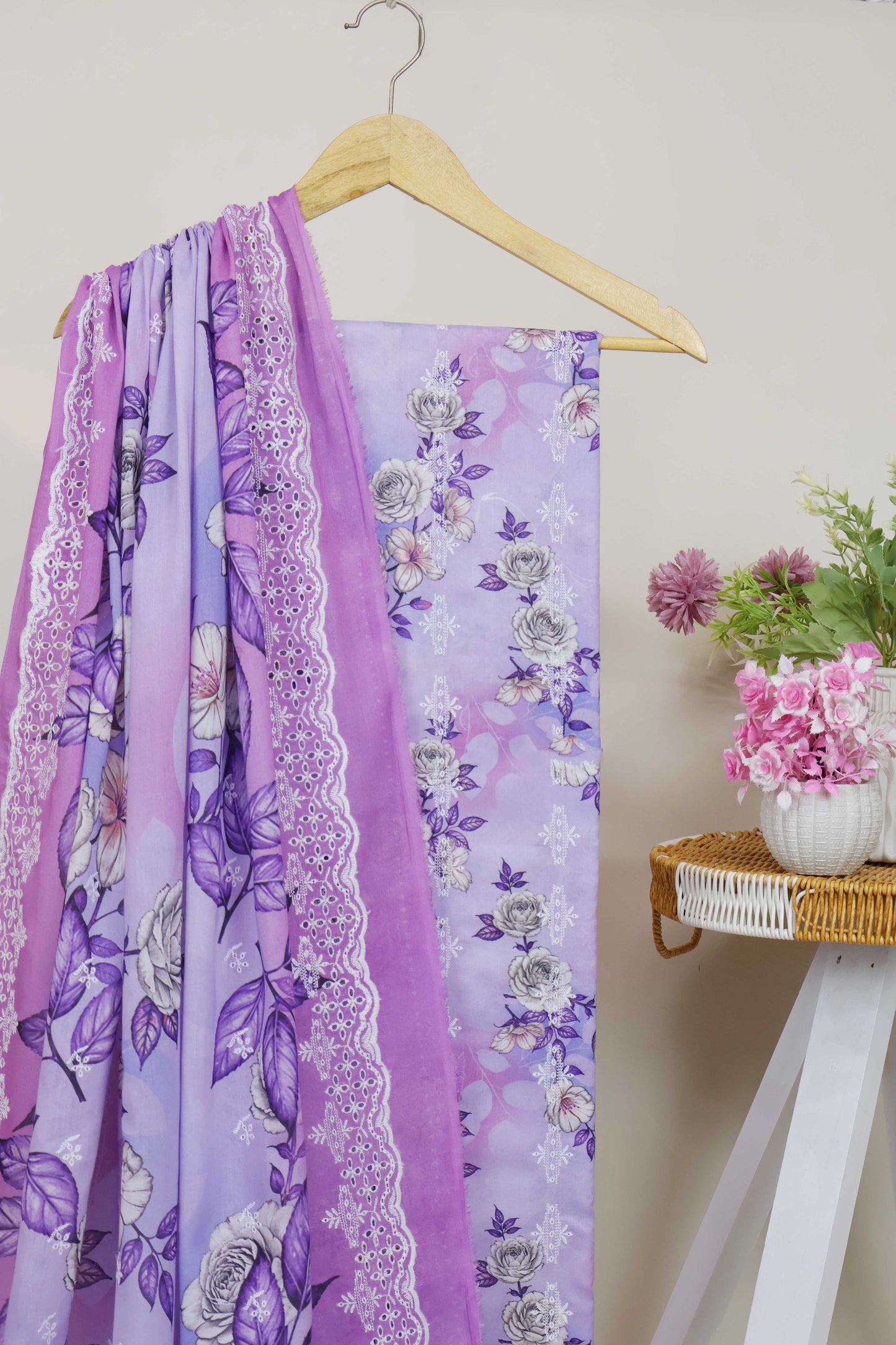 3Piece-Lawn Embroidered Suit R3P14