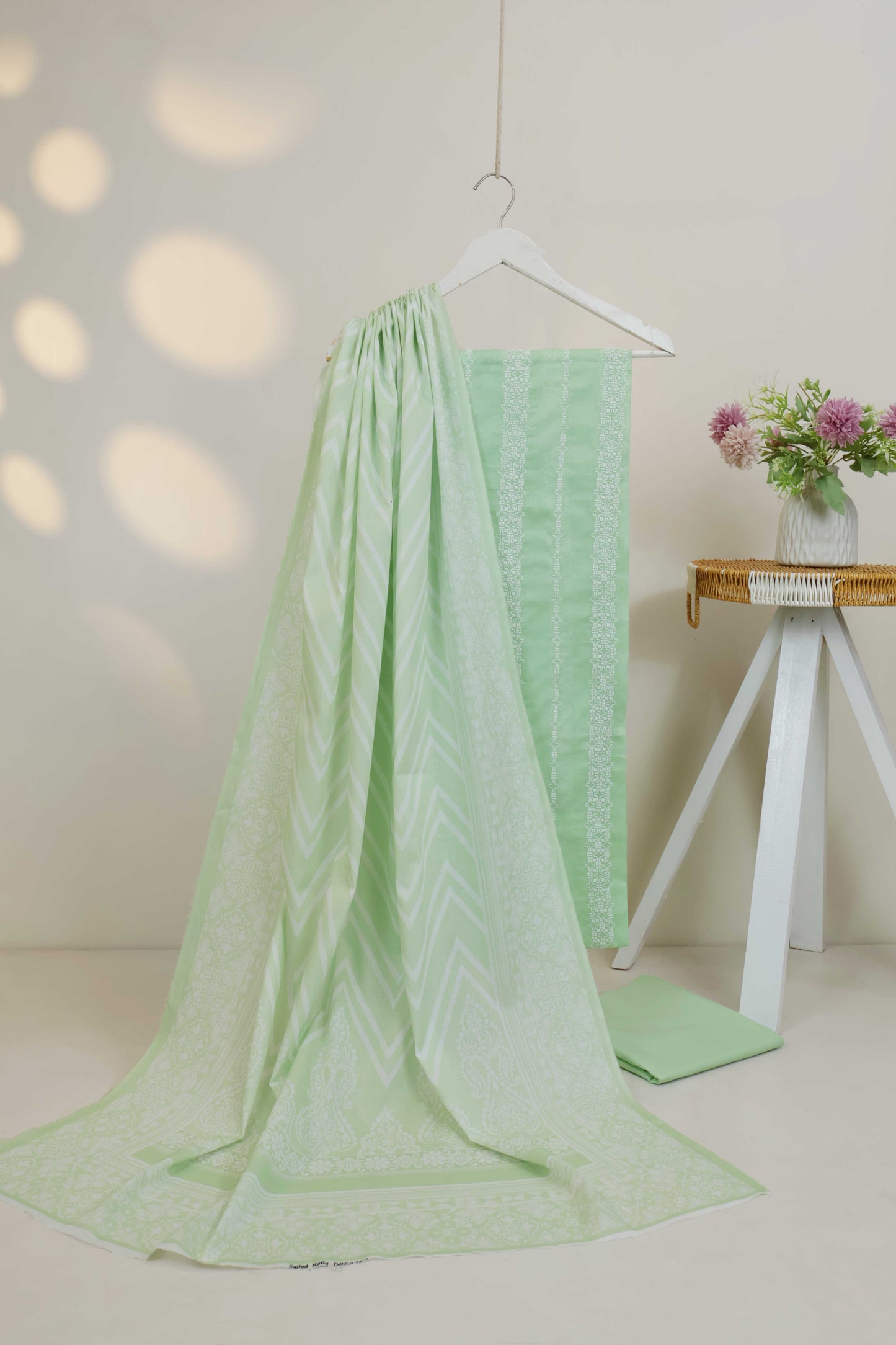 3Piece-Lawn Embroidered Suit EL3PSR06