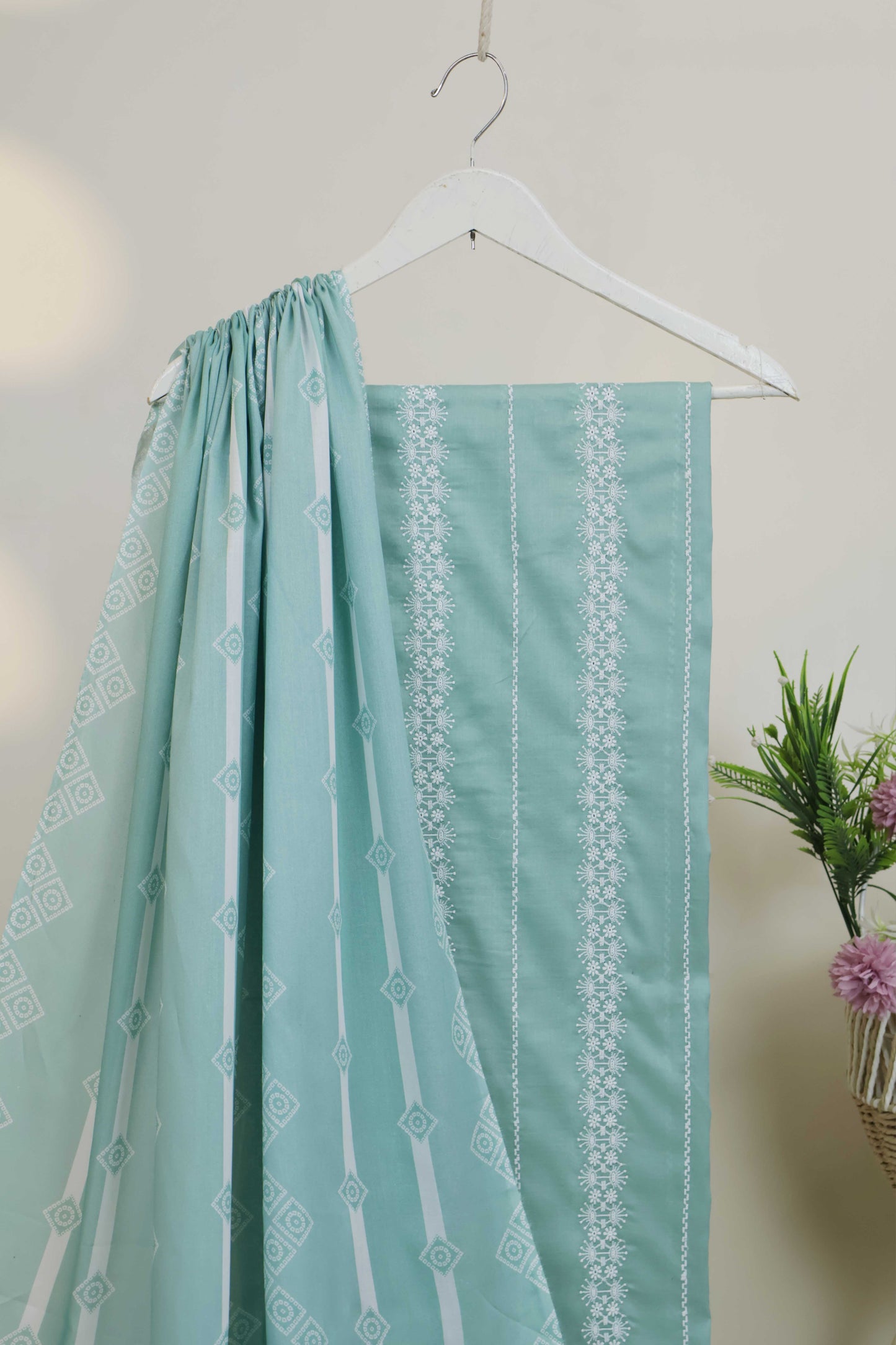3Piece-Lawn Embroidered Suit EL3PSR02