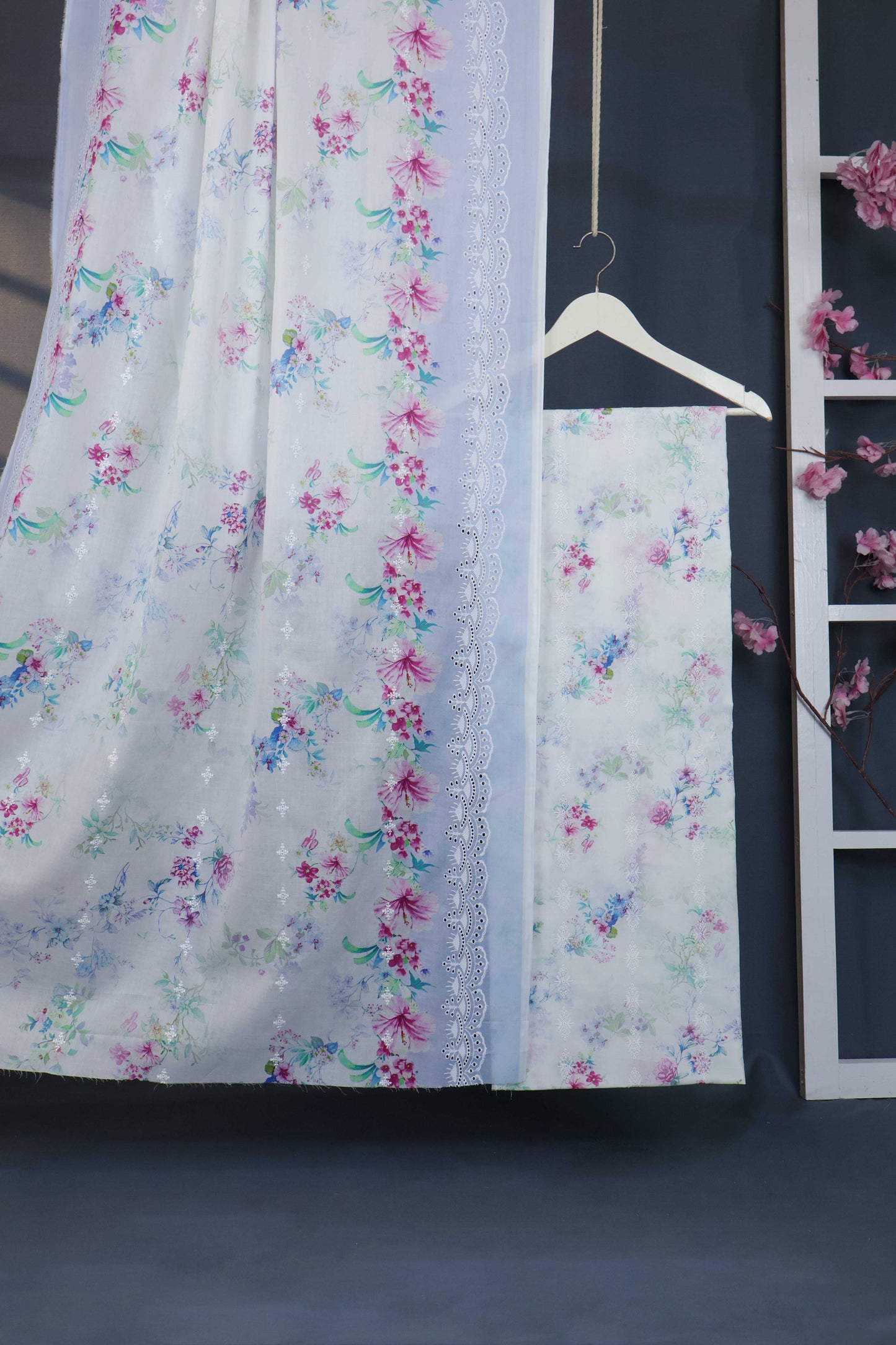 3Piece-Lawn Embroidered Suit R3P01