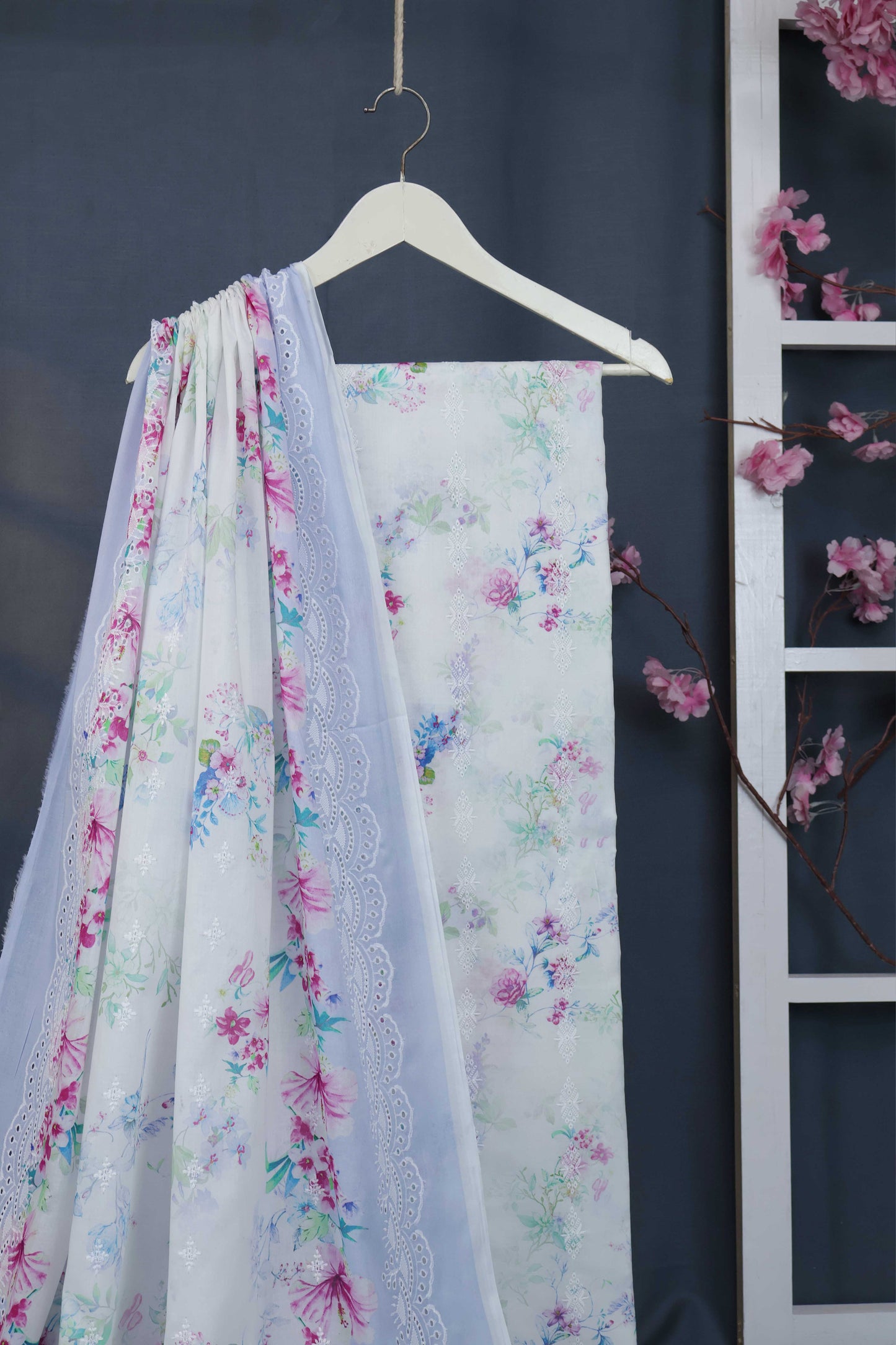 3Piece-Lawn Embroidered Suit R3P01