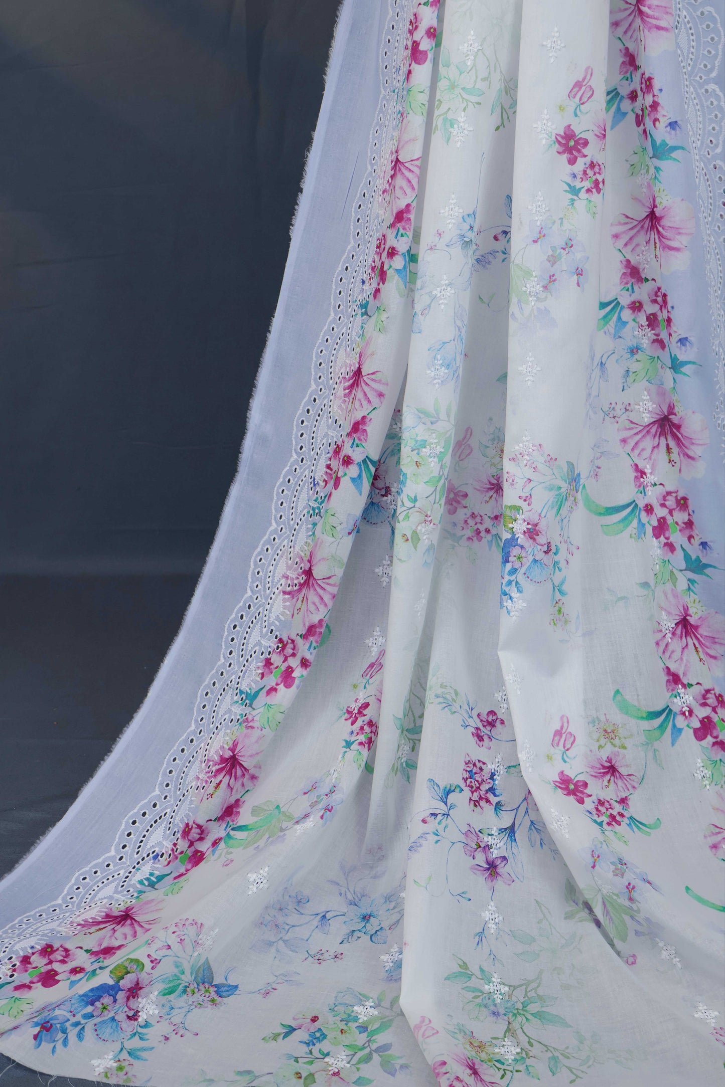 3Piece-Lawn Embroidered Suit R3P01