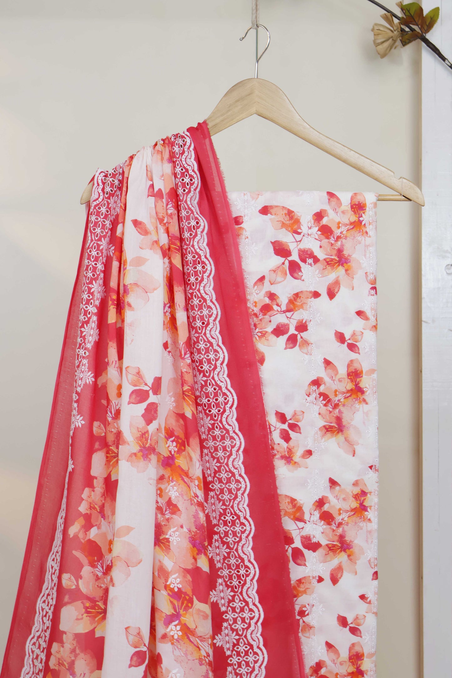 3Piece-Lawn Embroidered Suit R3P08