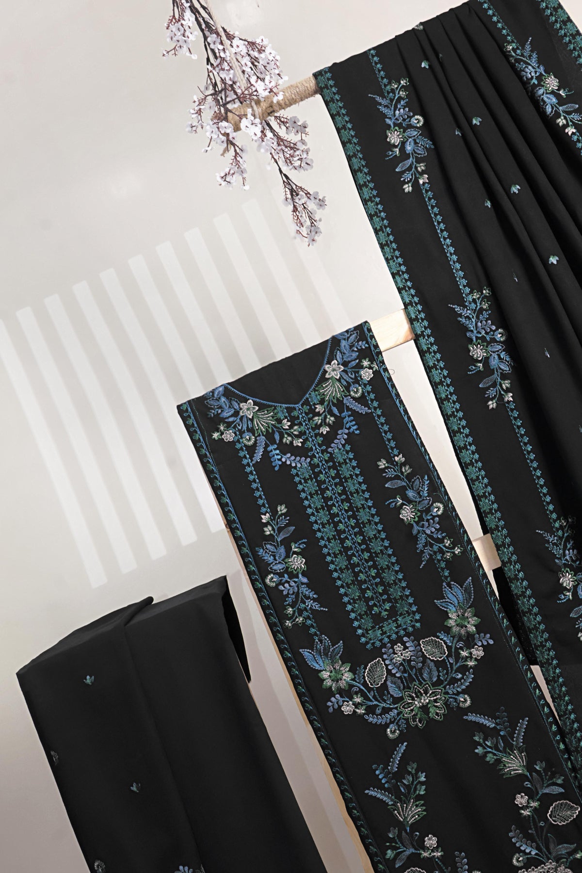 3Piece - Embroidered Karandi Suit WWRV106
