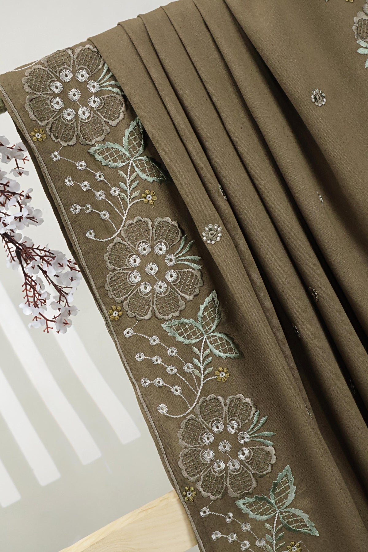3Piece - Embroidered Karandi Suit WWRV102