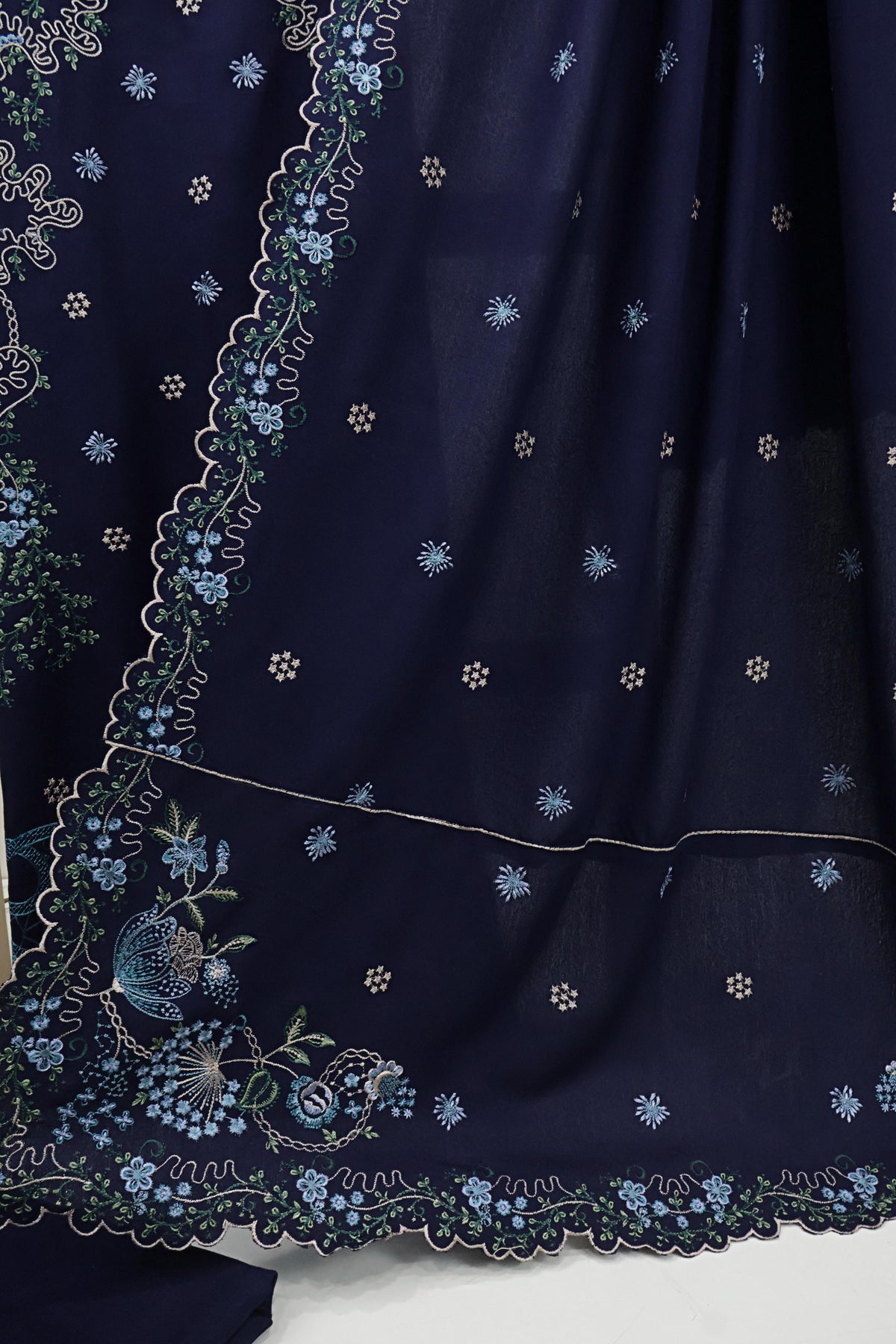 3Piece - Embroidered Karandi Suit WWRV108