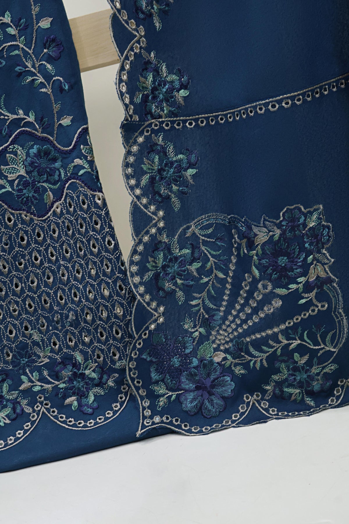 3Piece - Embroidered Karandi Suit WWRV105