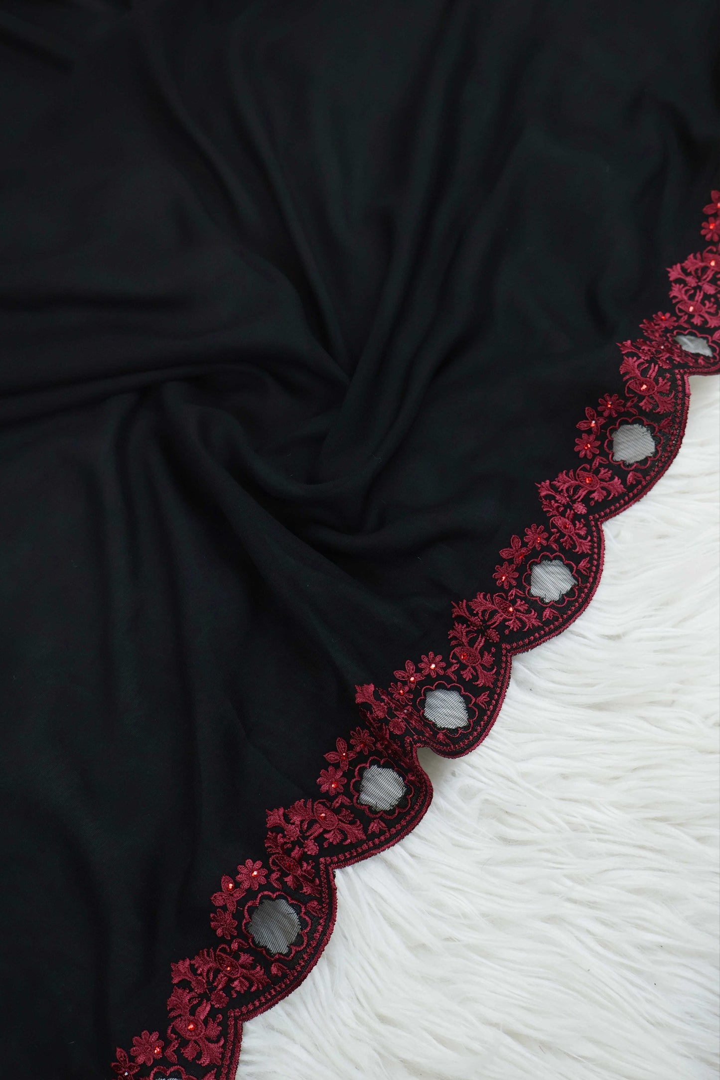 Embroidered Boarder Shawl HLSH69