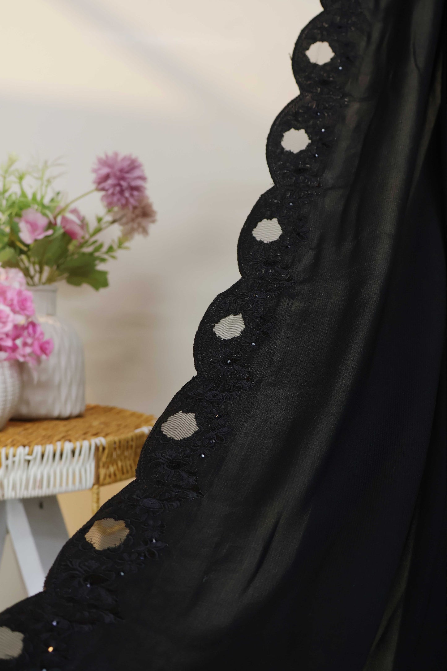 Embroidered Boarder Shawl HLSH67