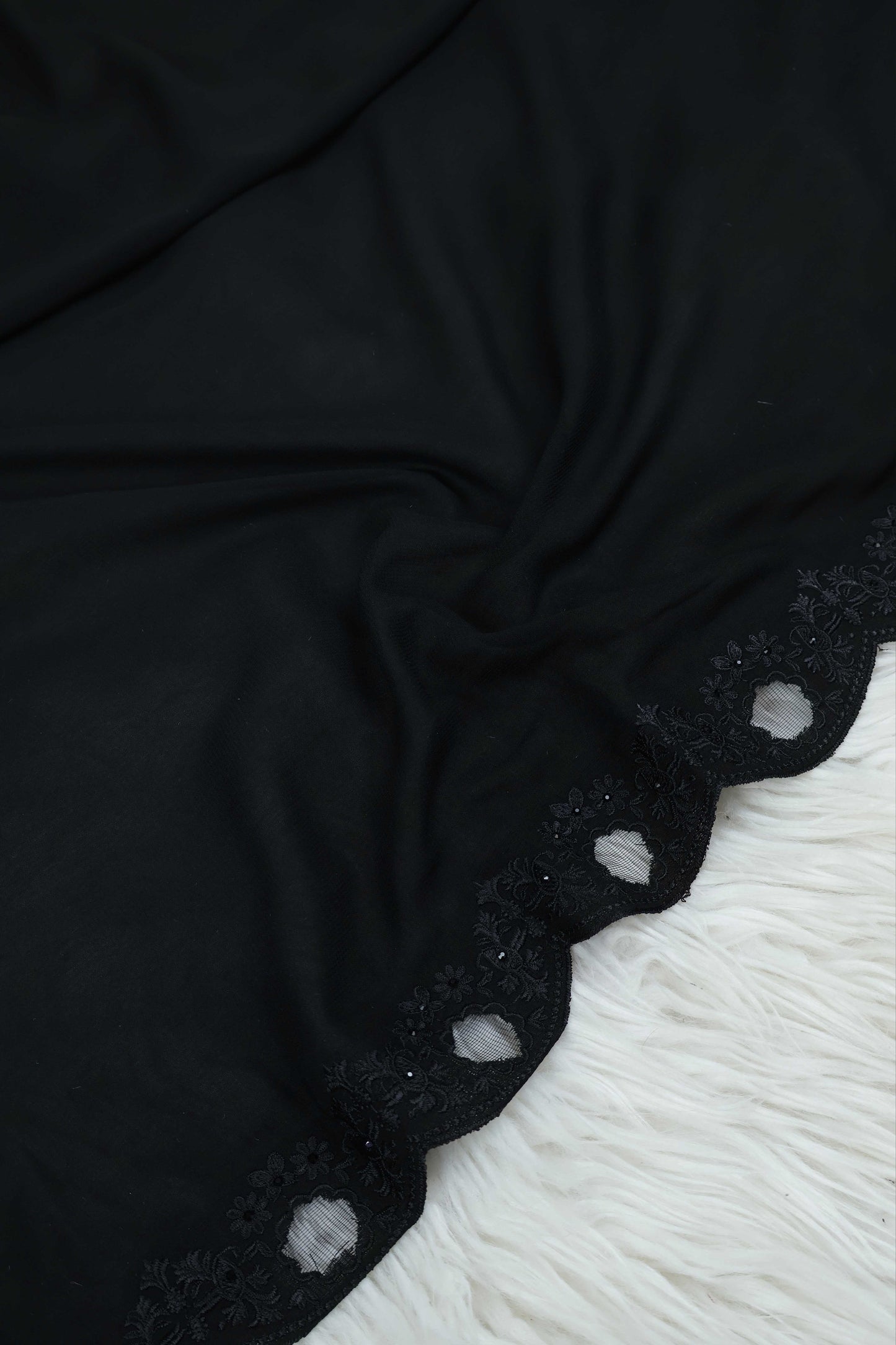 Embroidered Boarder Shawl HLSH67