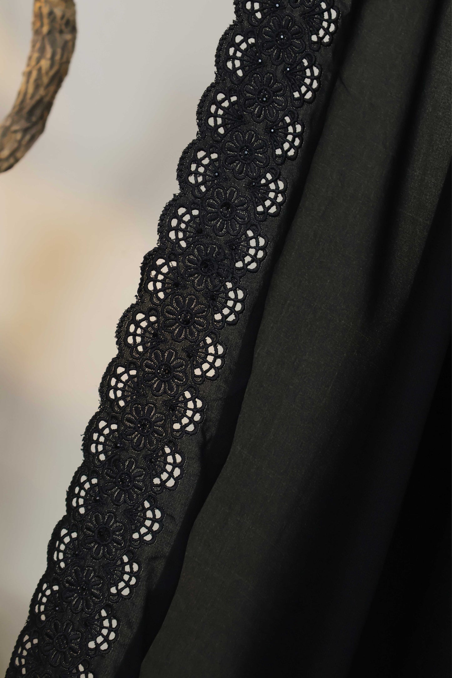 Embroidered Boarder Shawl HLSH71