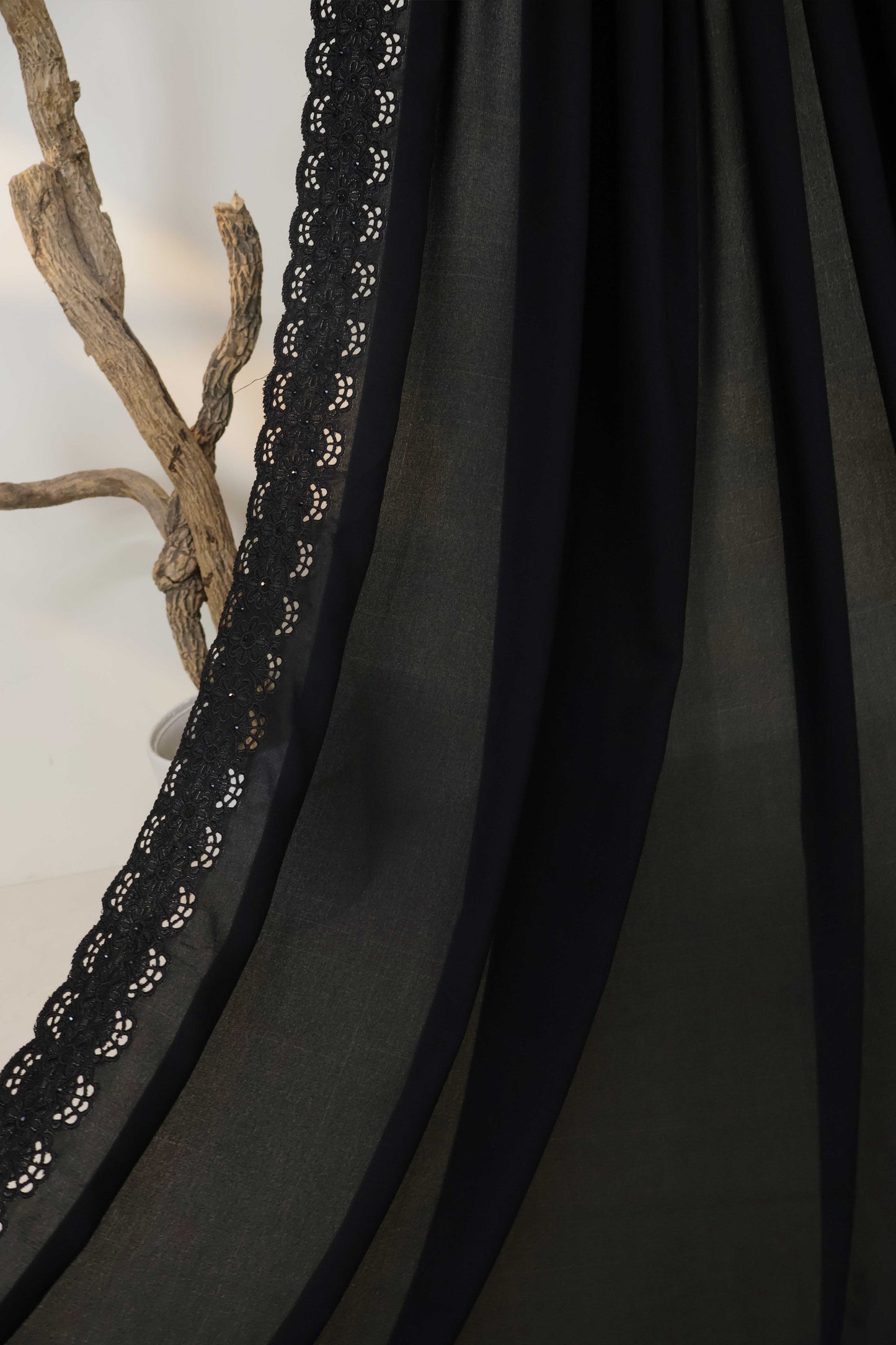 Embroidered Boarder Shawl HLSH71