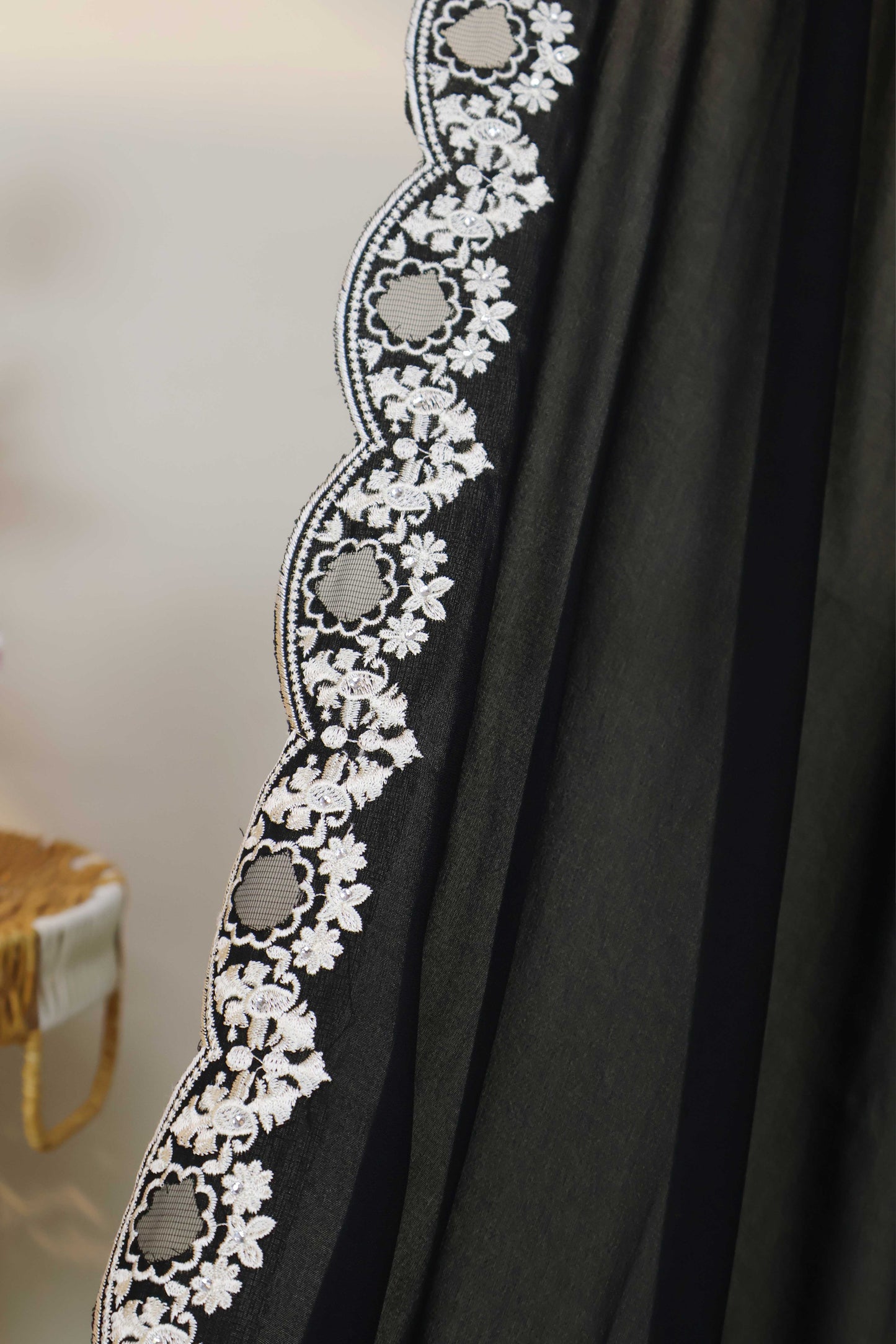 Embroidered Boarder Shawl HLSH68