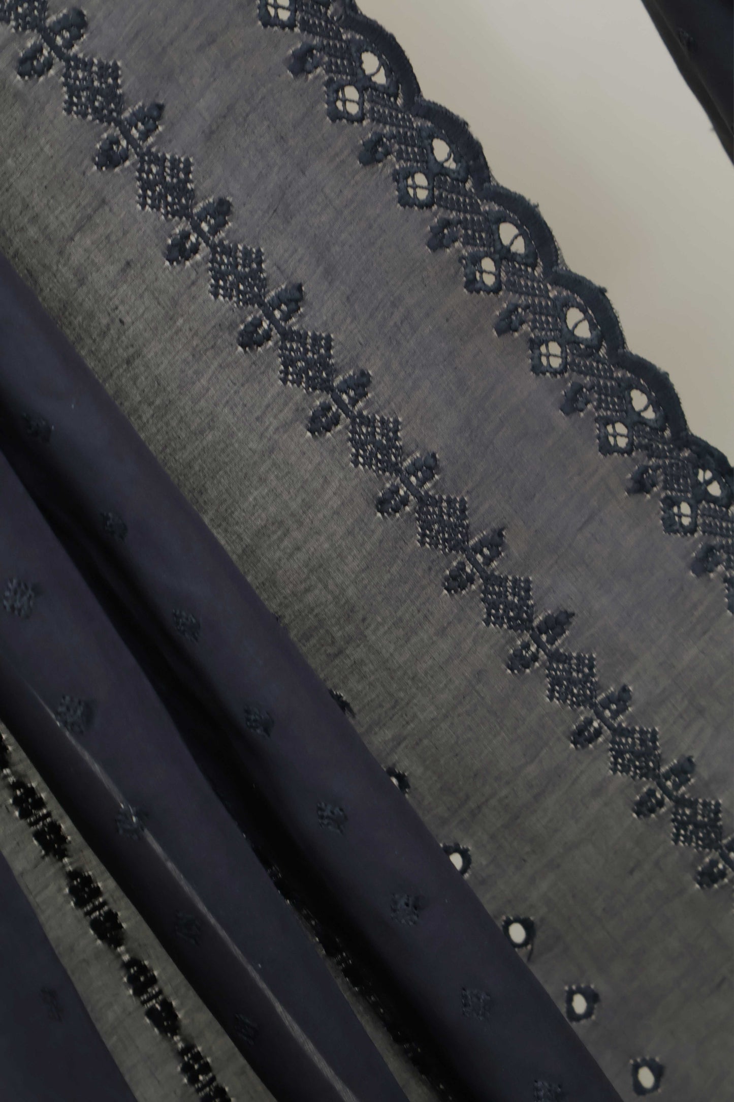 Embroidered Lawn Shawl 3787K