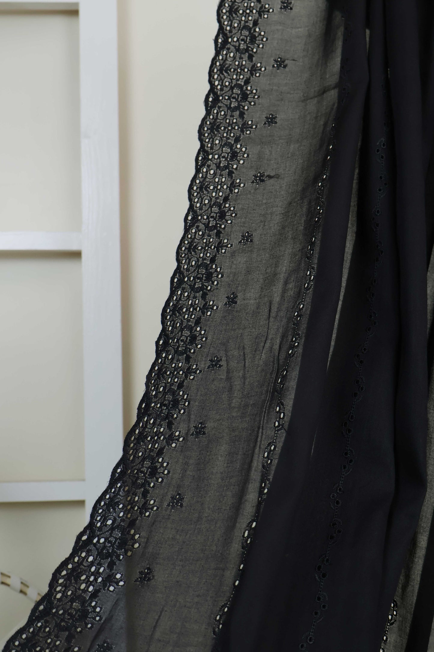 Embroidered Lawn Shawl HLSH123