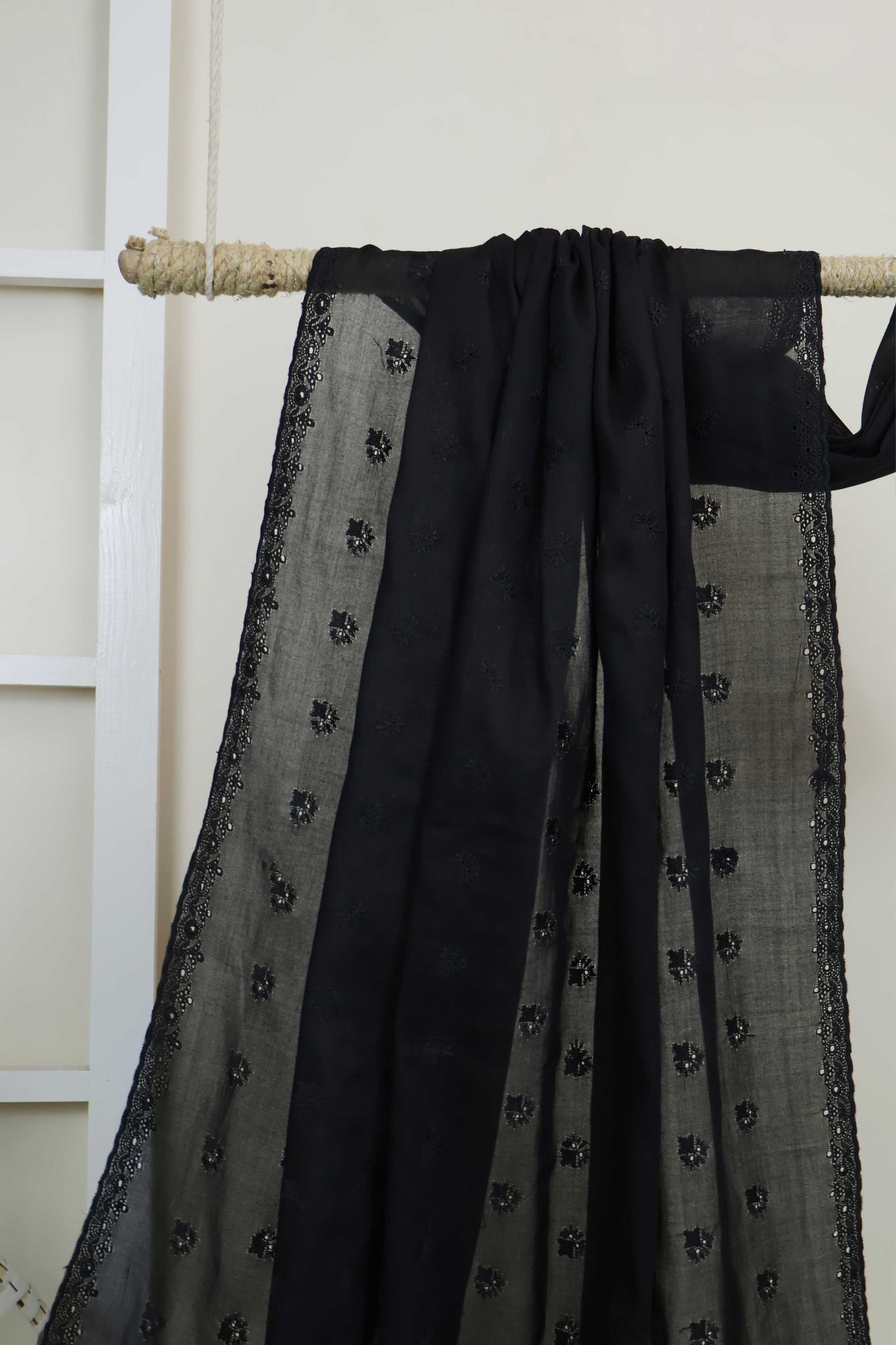 Embroidered Lawn Shawl HLSH122