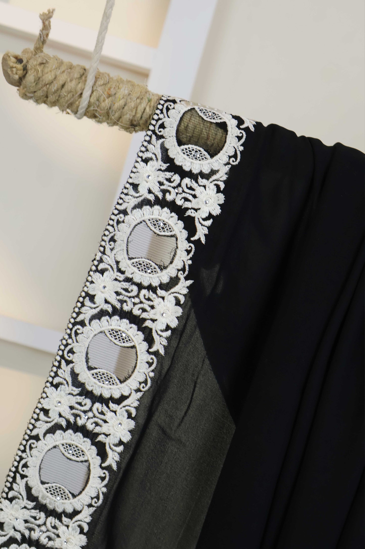 Embroidered Boarder Shawl HLSH171