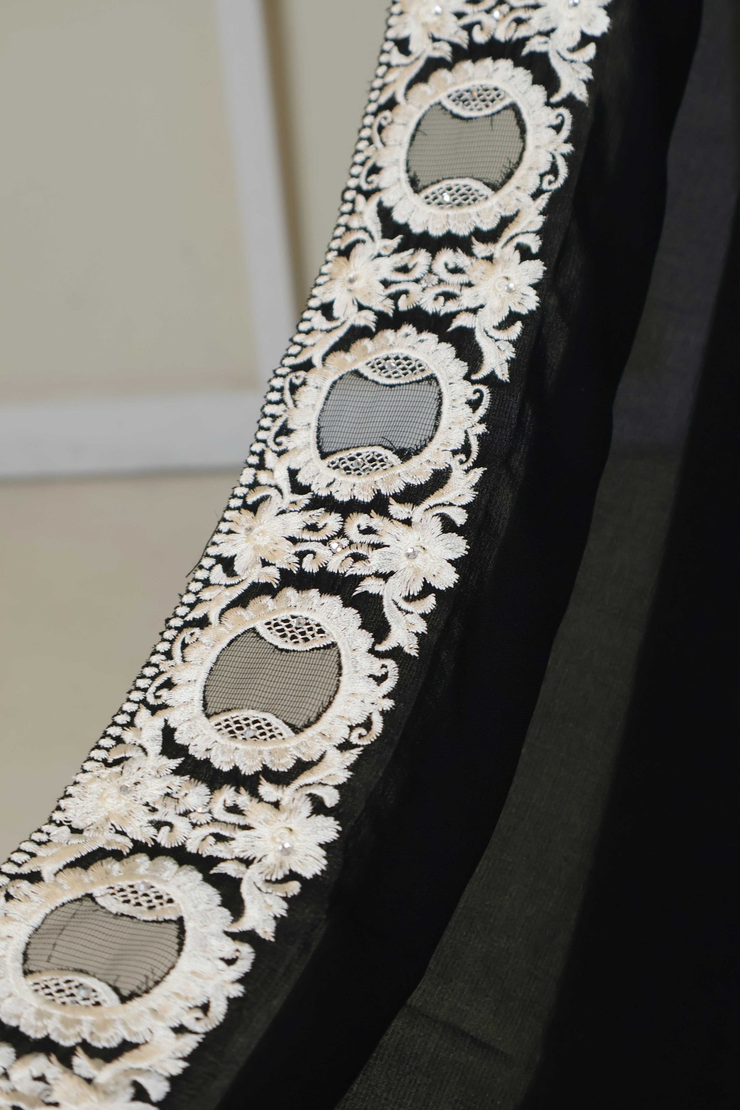 Embroidered Boarder Shawl HLSH171