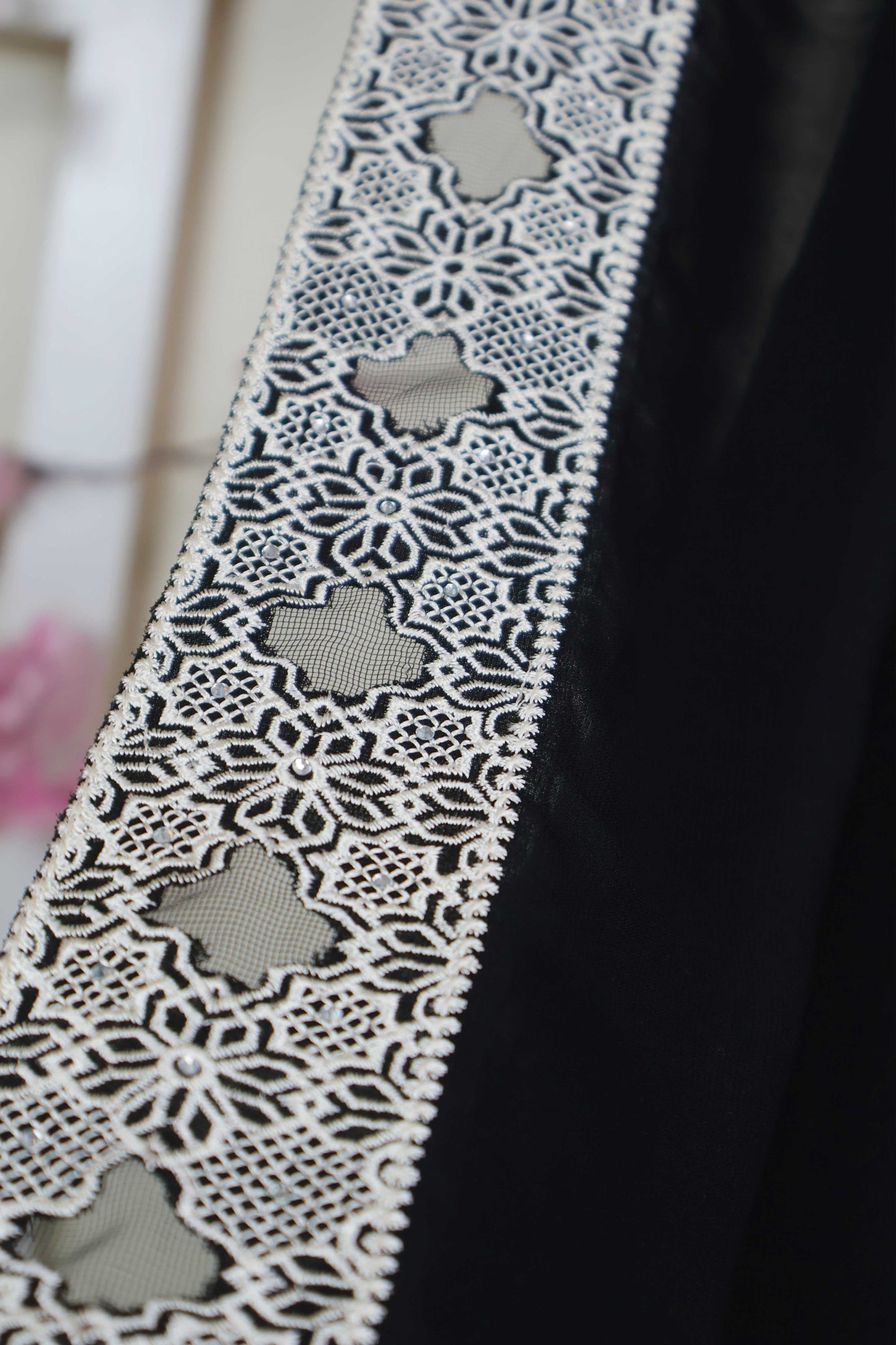 Embroidered Boarder Shawl HLSH169
