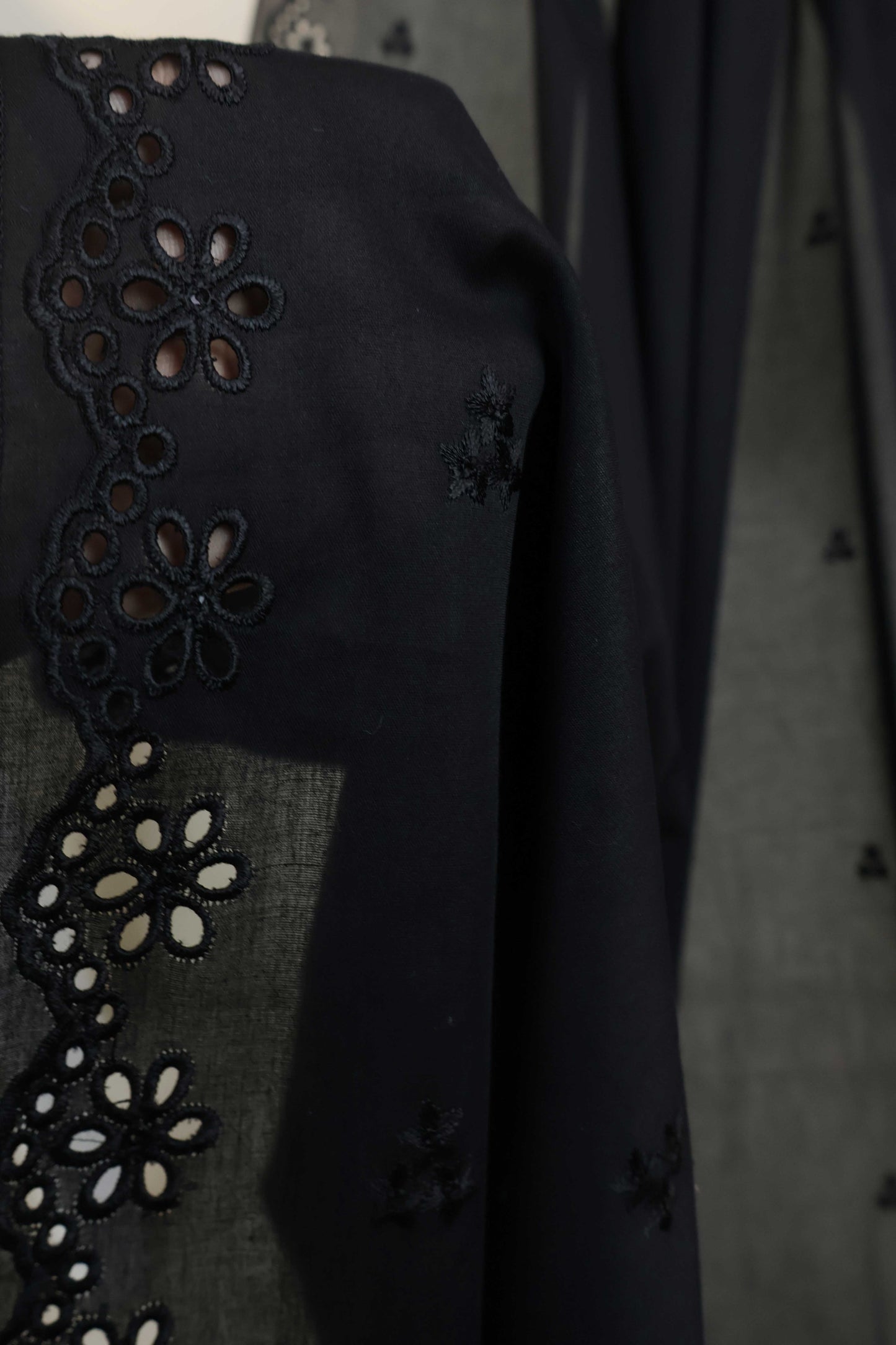 Embroidered Lawn Shawl HLSH177