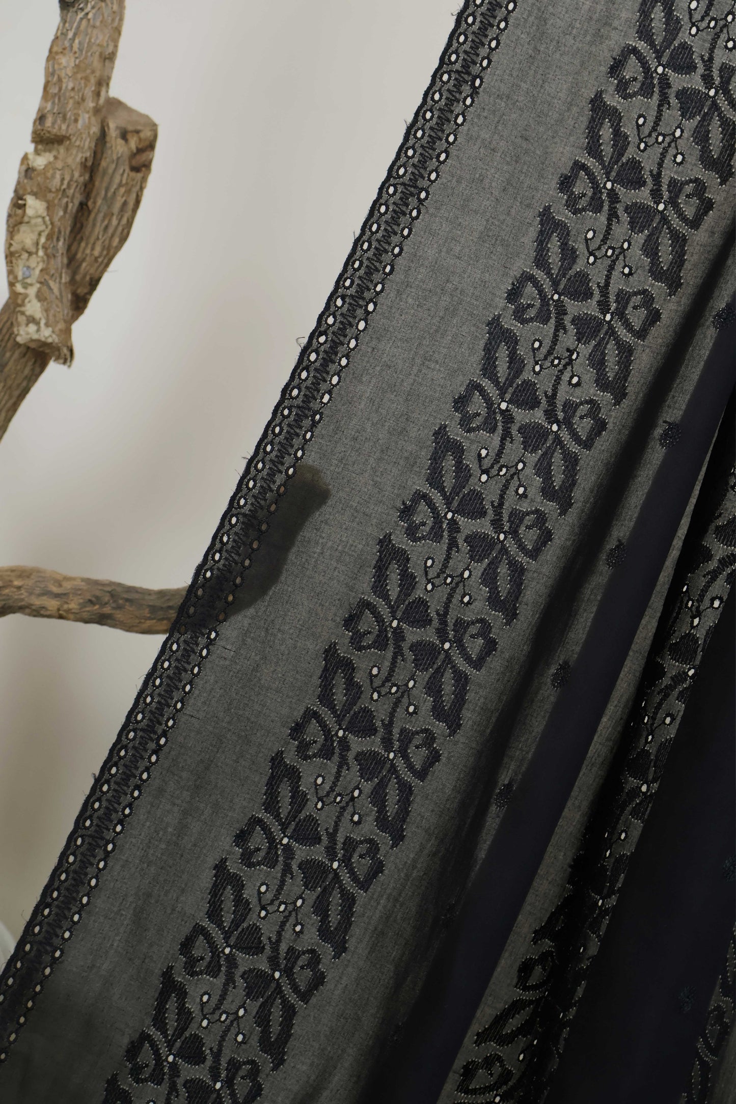 Embroidered Lawn Shawl HLSH184