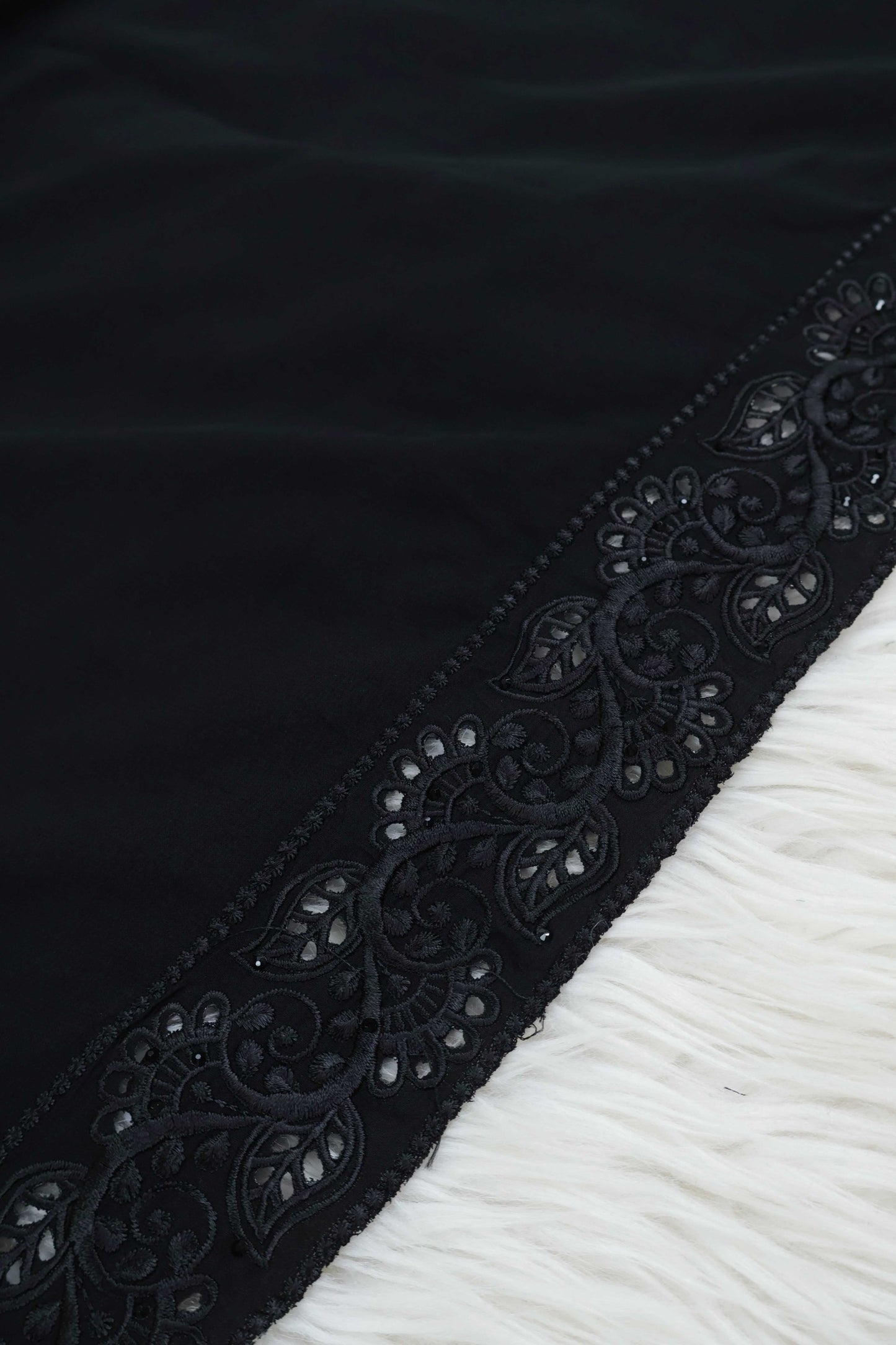 Embroidered Boarder Shawl HLSH191