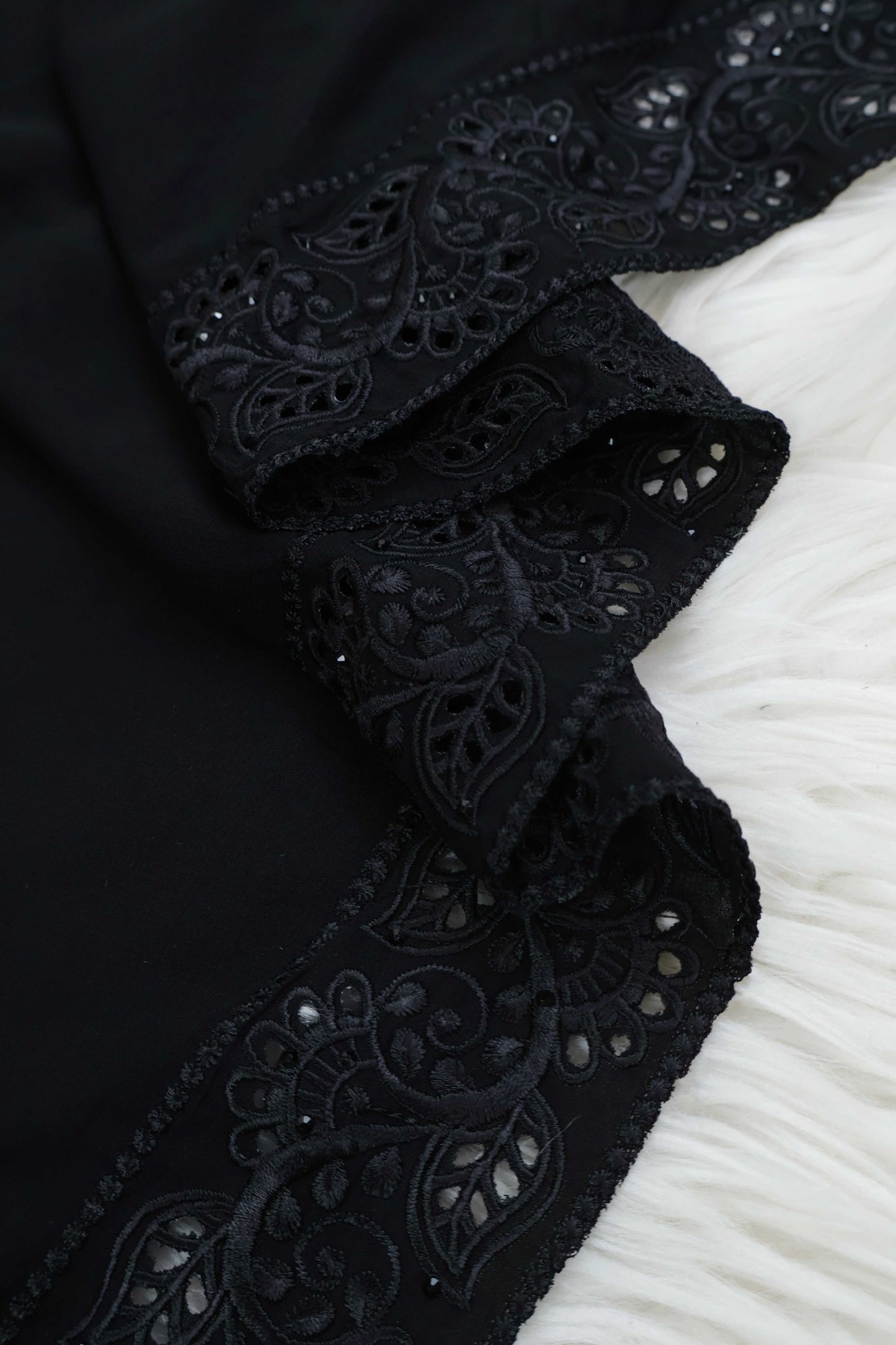 Embroidered Boarder Shawl HLSH191