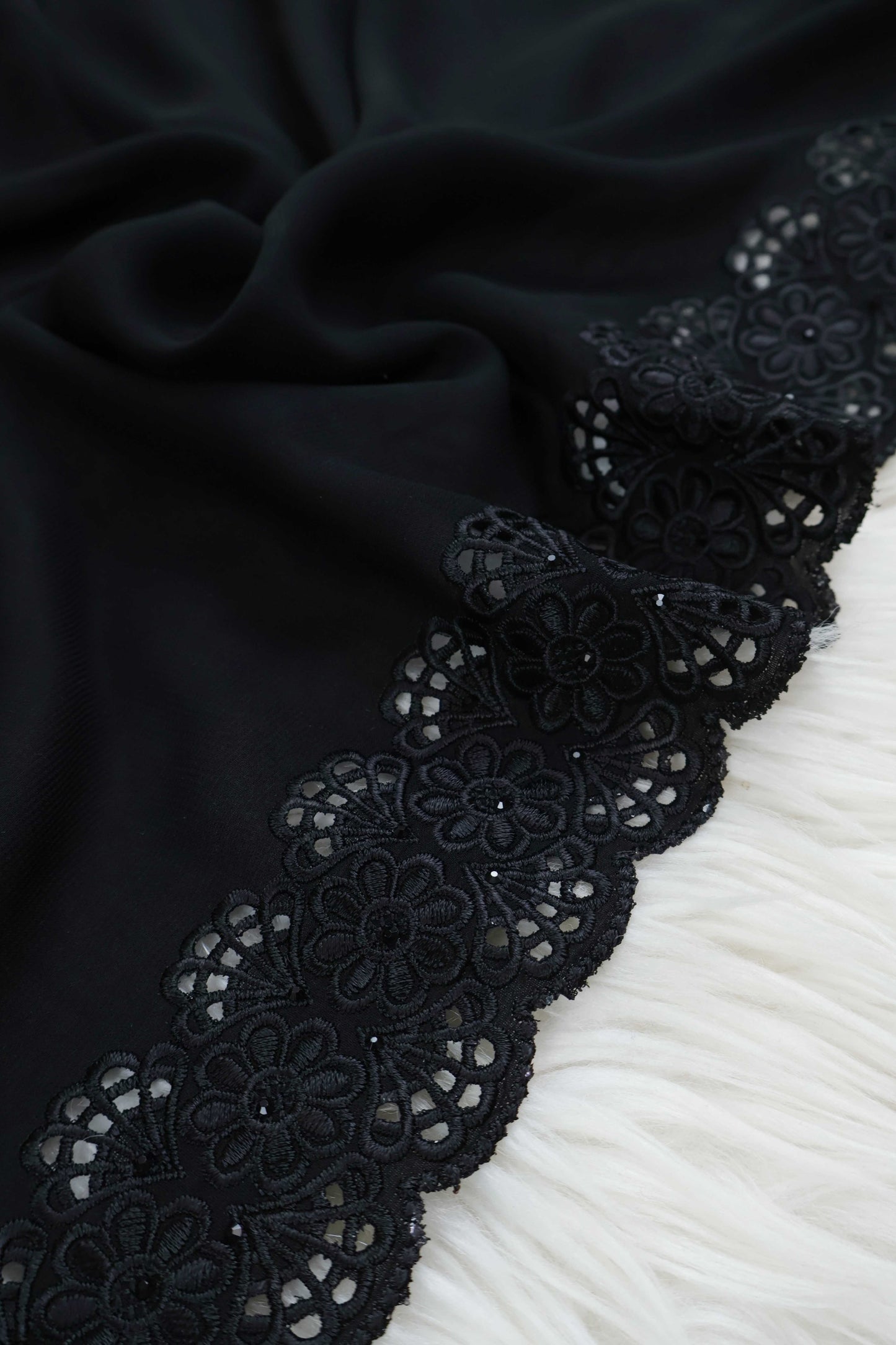 Embroidered Boarder Shawl HLSH193