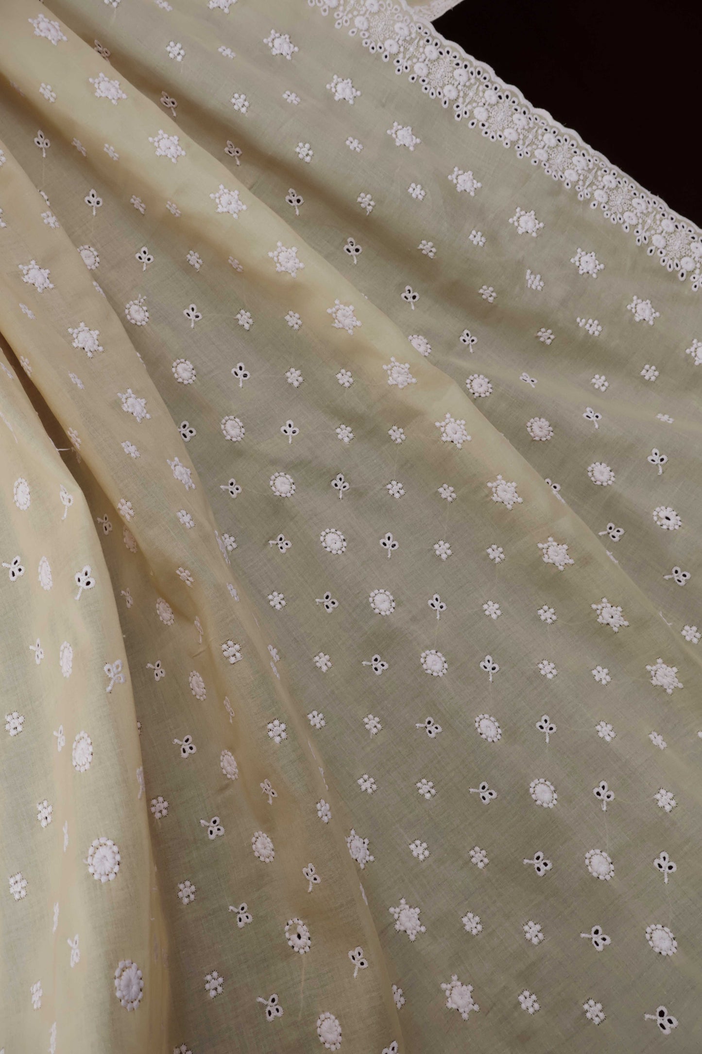 Embroidered Lawn Full Size Shawl 3849K