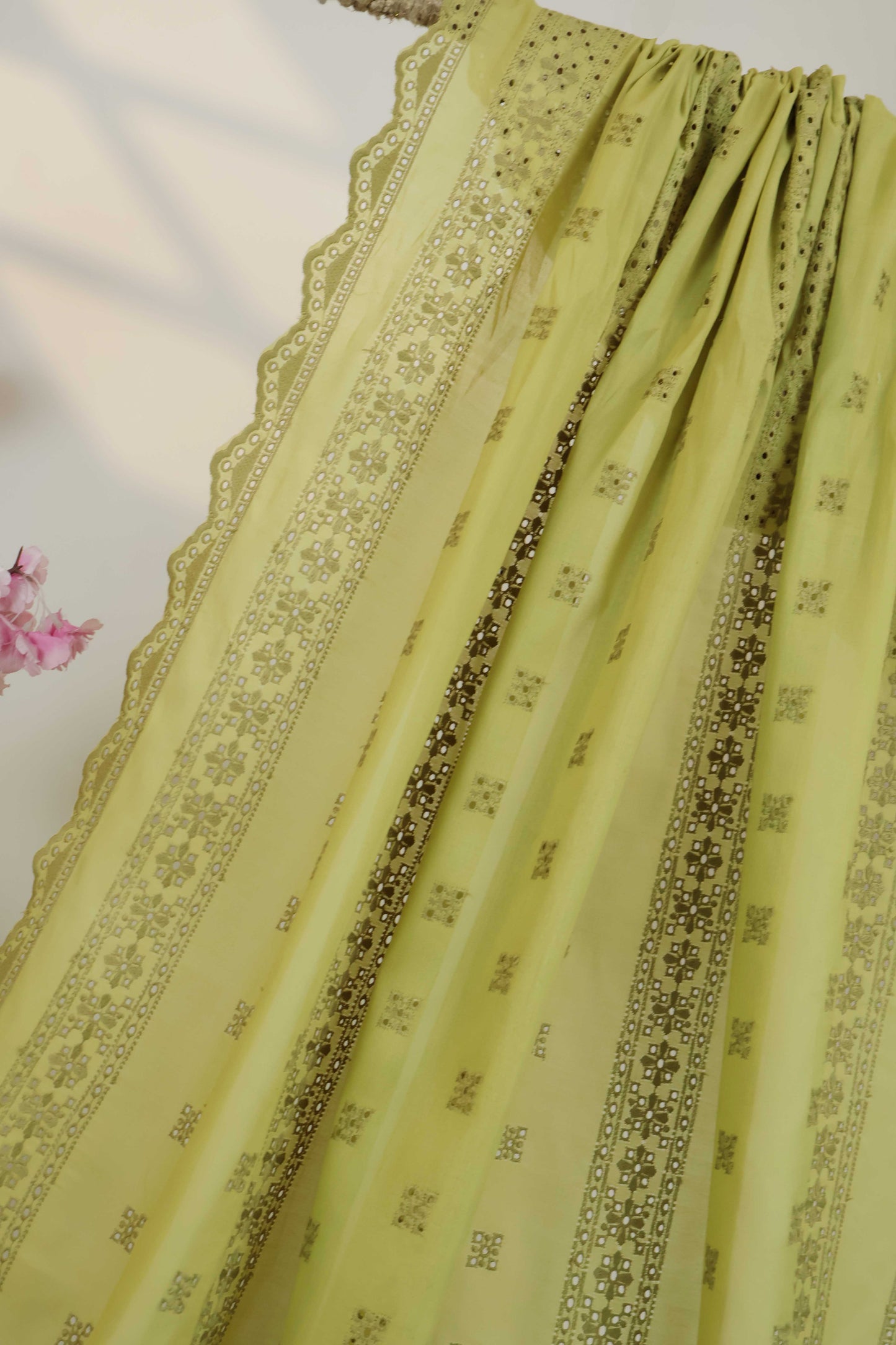 Embroidered Lawn Full Size Shawl 1477I