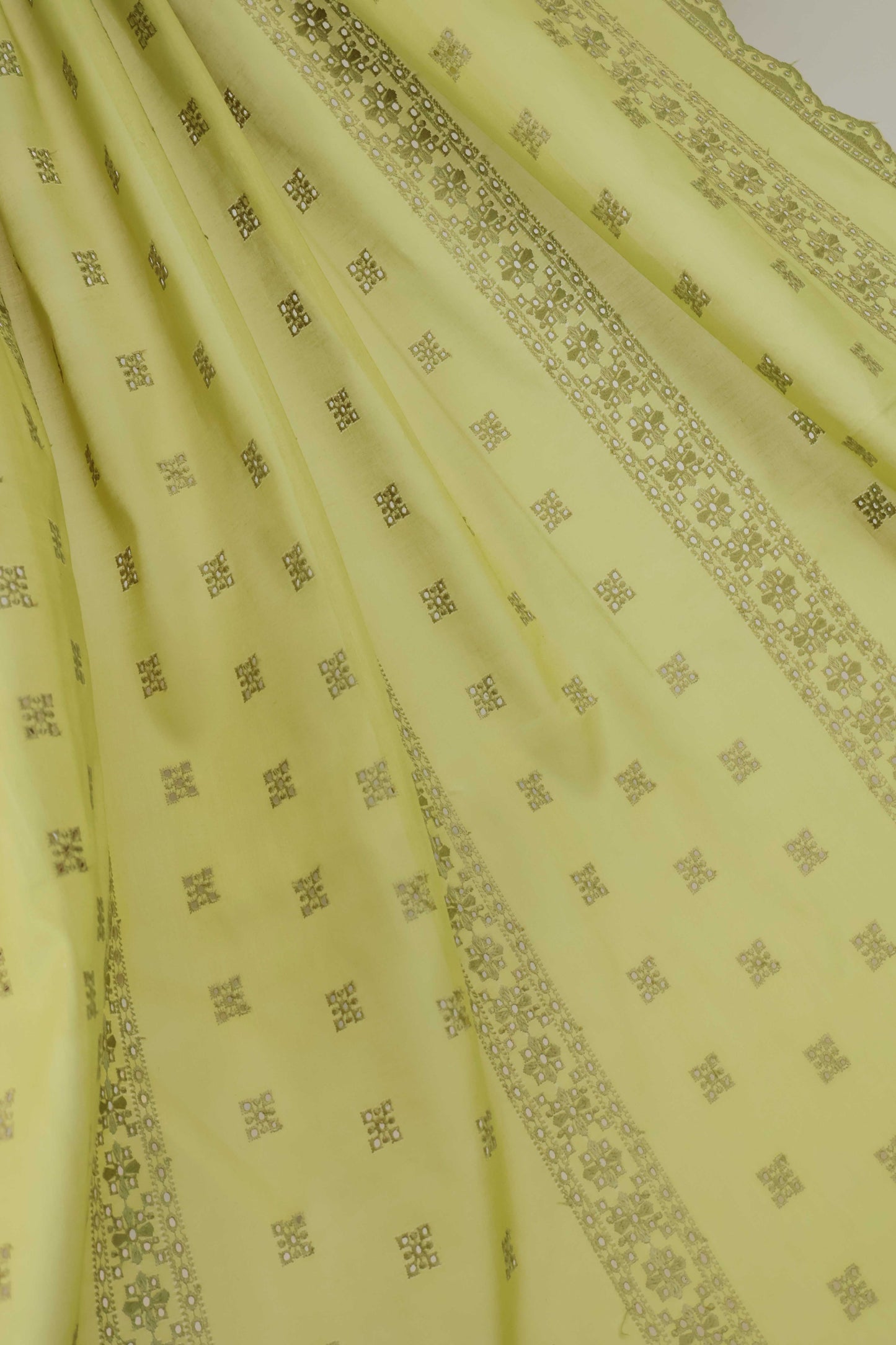 Embroidered Lawn Full Size Shawl 1477I