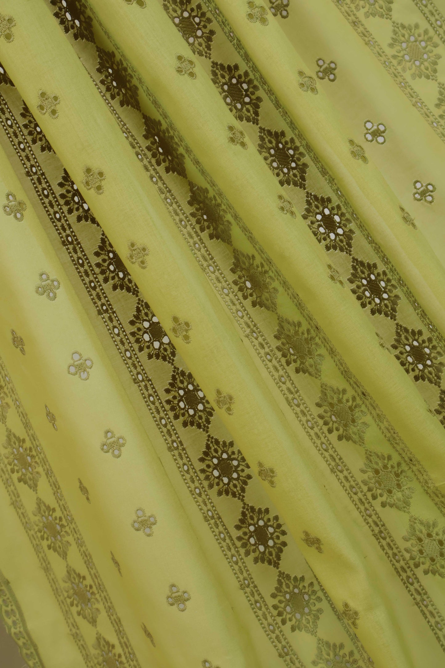 Embroidered Lawn Full Size Shawl 1477E