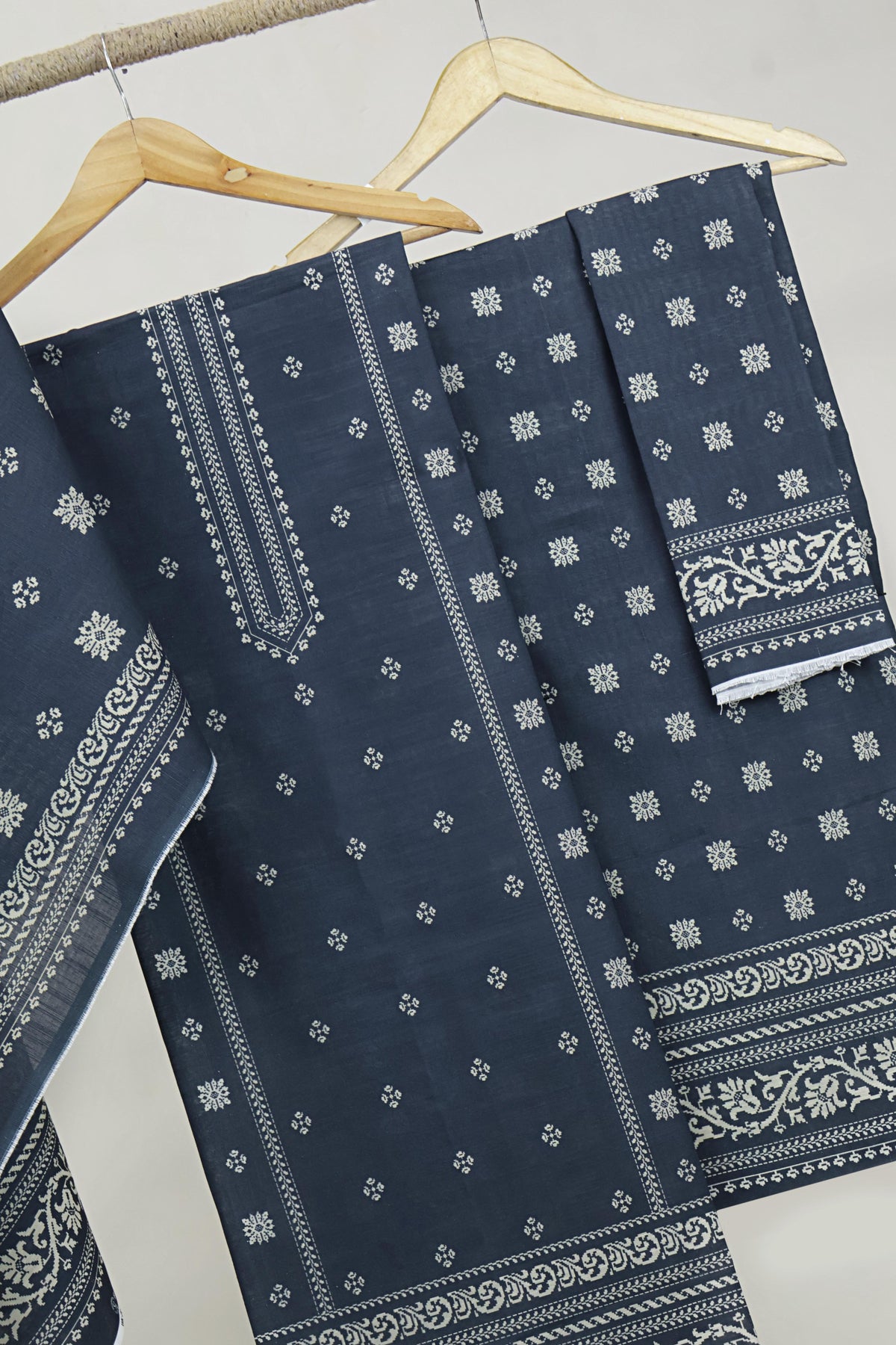 3Piece – Printed Khaddar Suit BSK2604