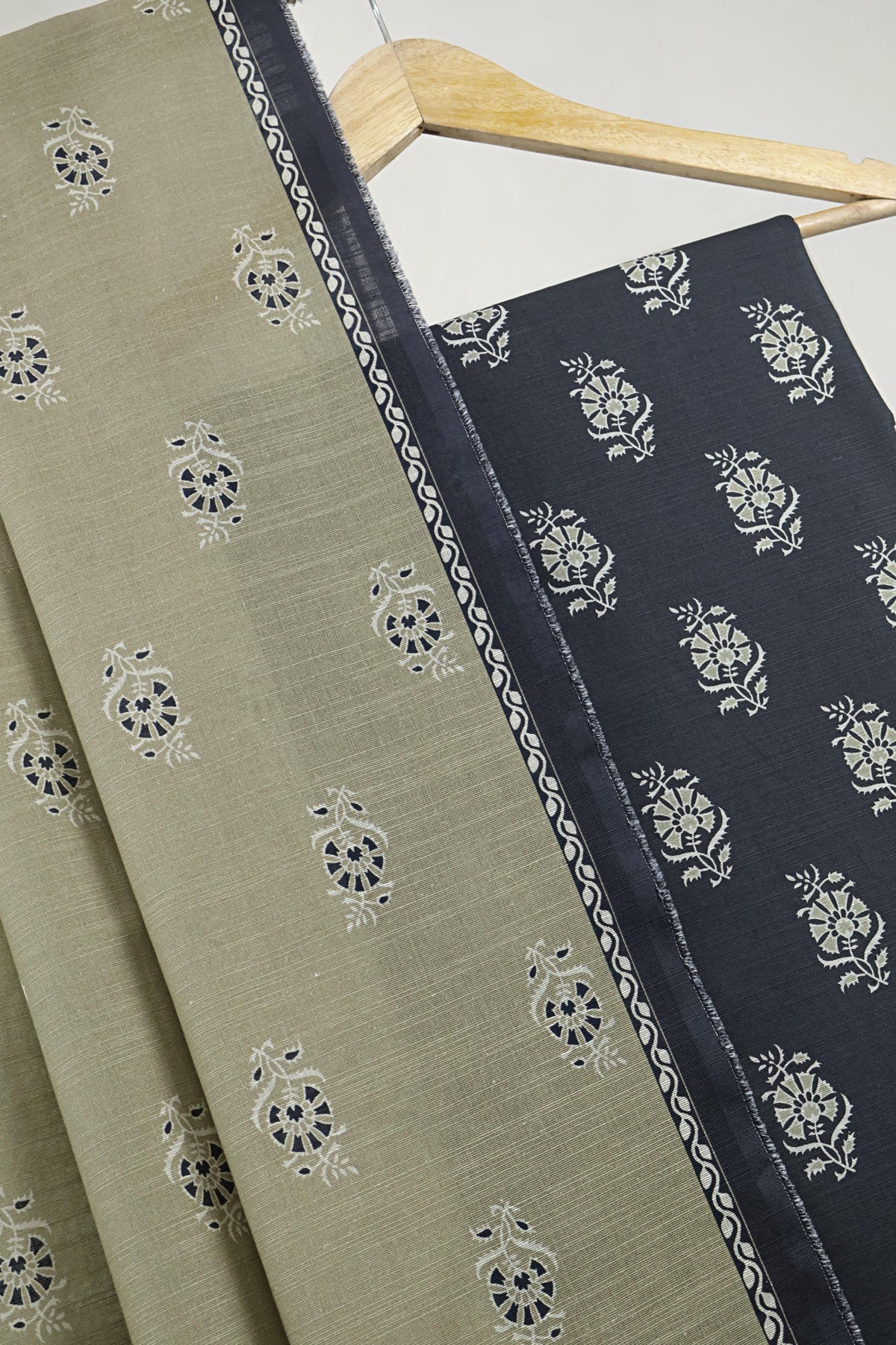 3Piece – Printed Khaddar Suit BSK2601