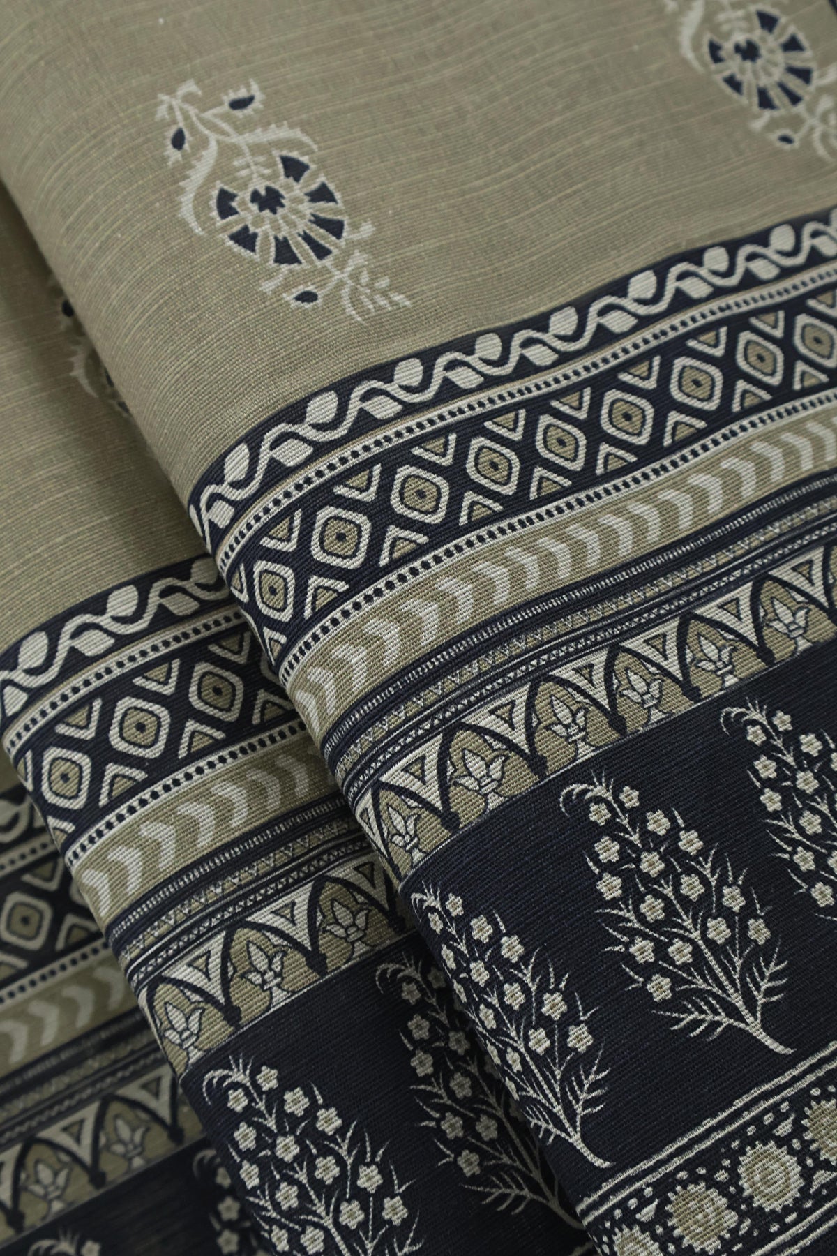 3Piece – Printed Khaddar Suit BSK2601