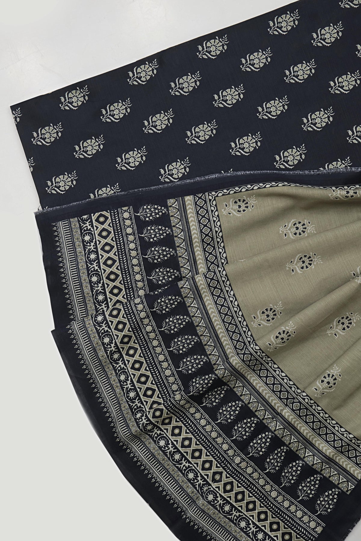 3Piece – Printed Khaddar Suit BSK2601