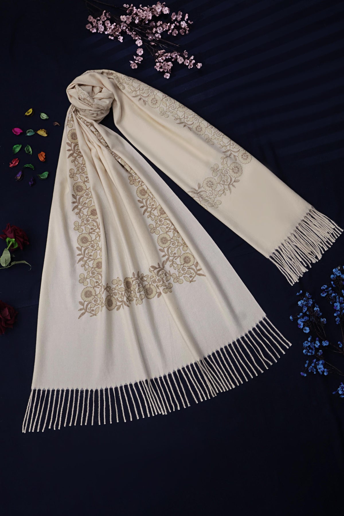 Embroidered Pure Wool Stoler WST05