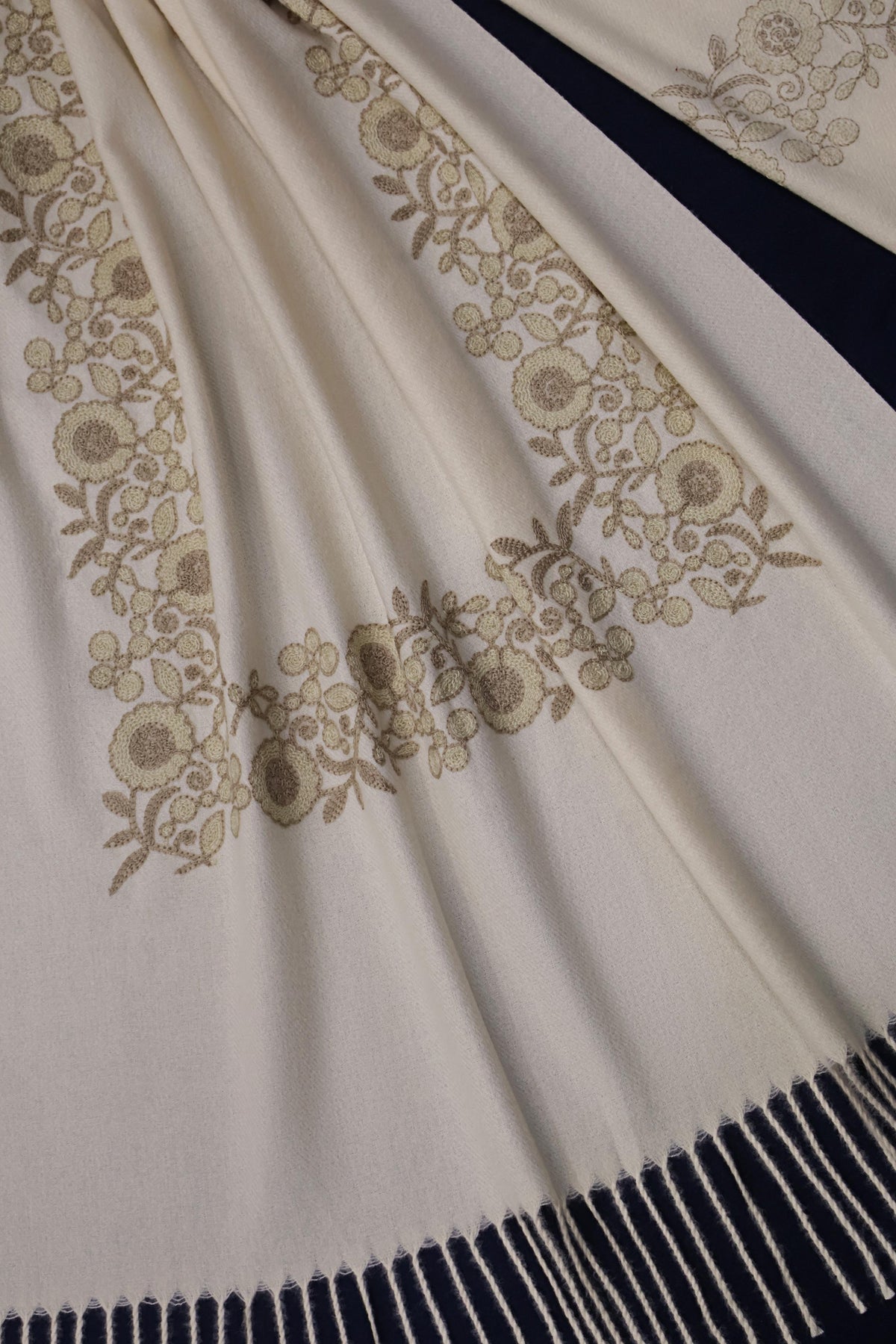 Embroidered Pure Wool Stoler WST05