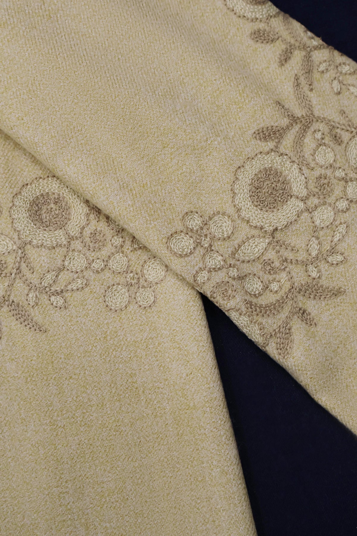 Embroidered Pure Wool Stoler WST06