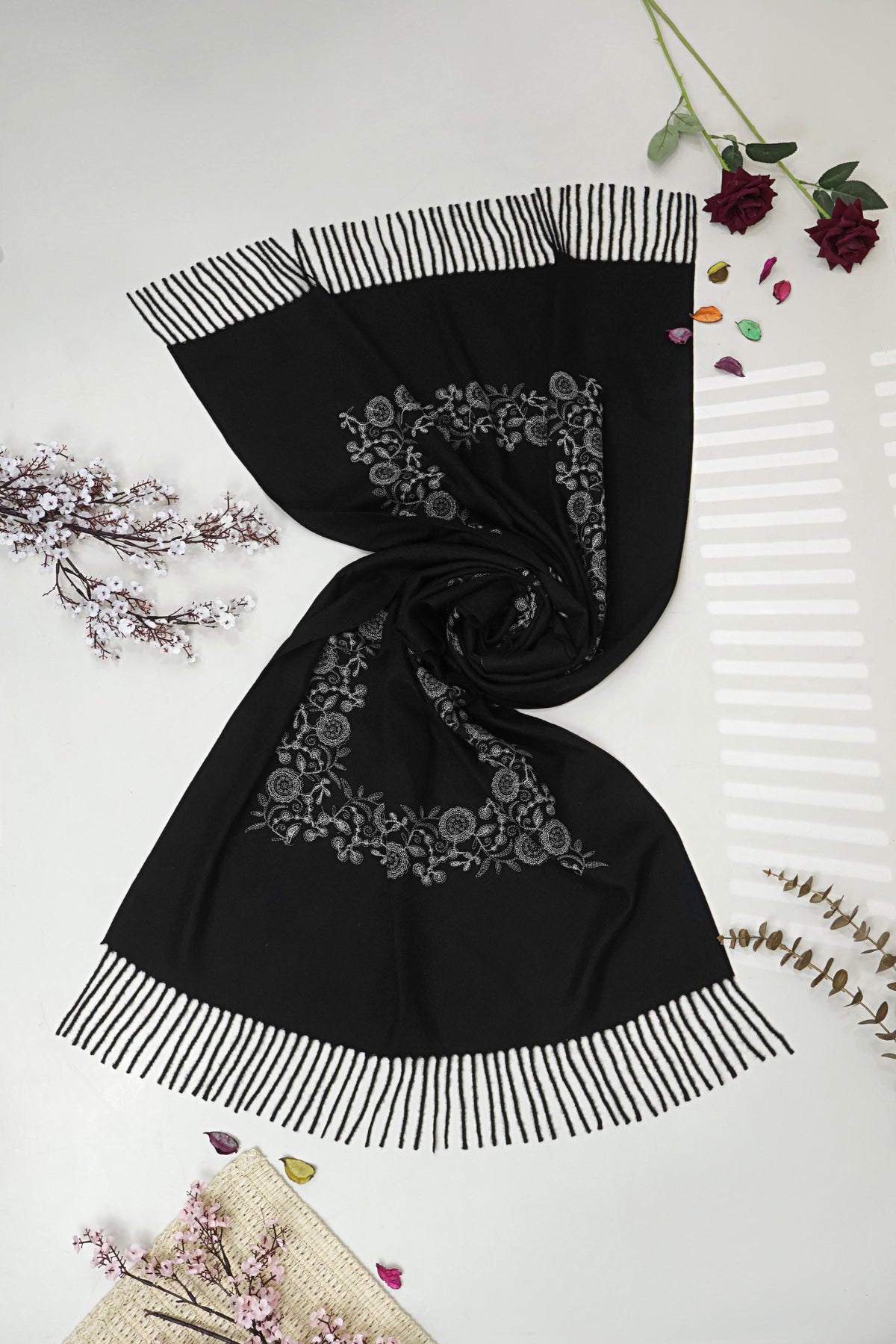Embroidered Pure Wool Stoler WST02