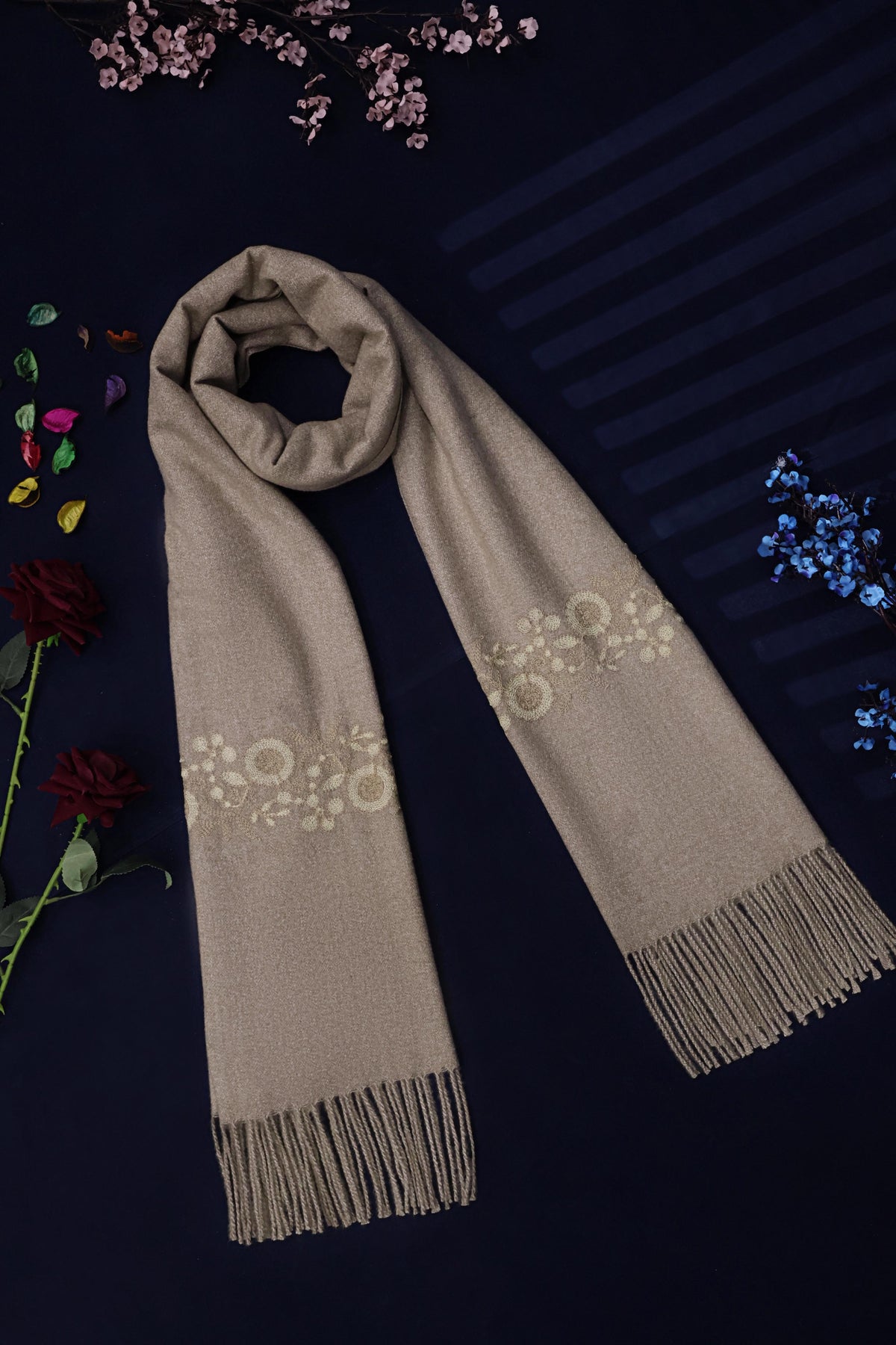 Embroidered Pure Wool Stoler WST03