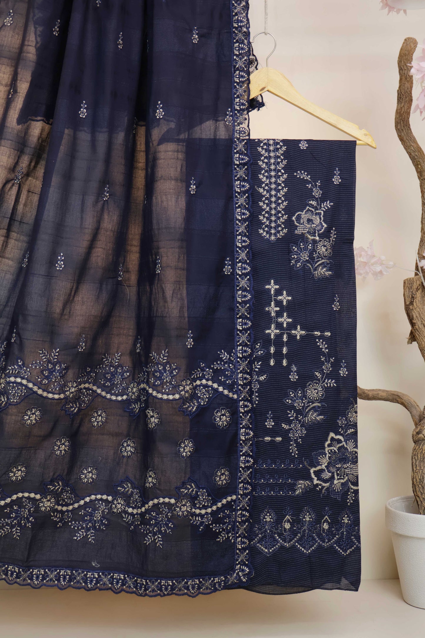 3Piece-Lawn Embroidered Suit V501B