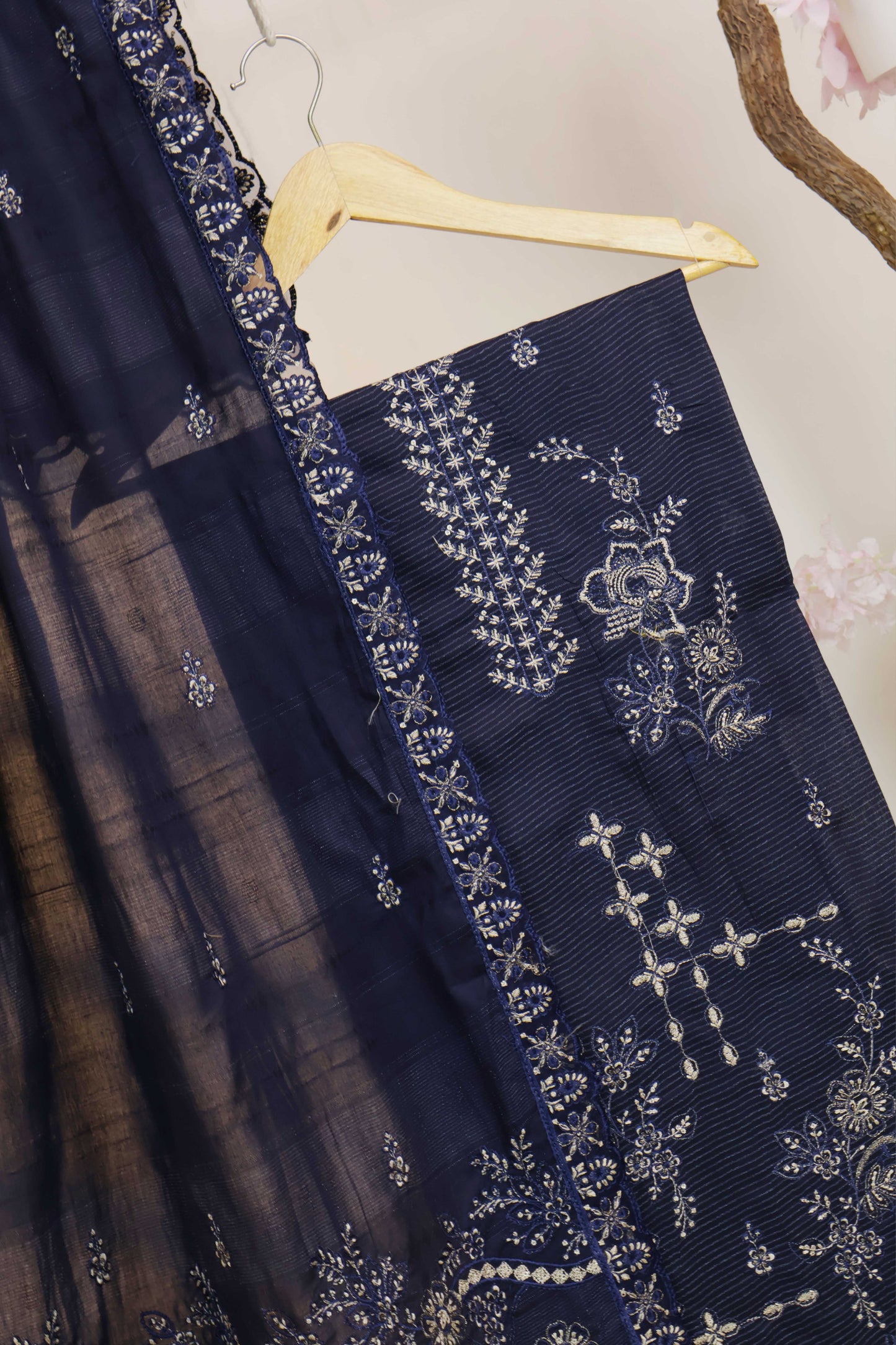 3Piece-Lawn Embroidered Suit V501B