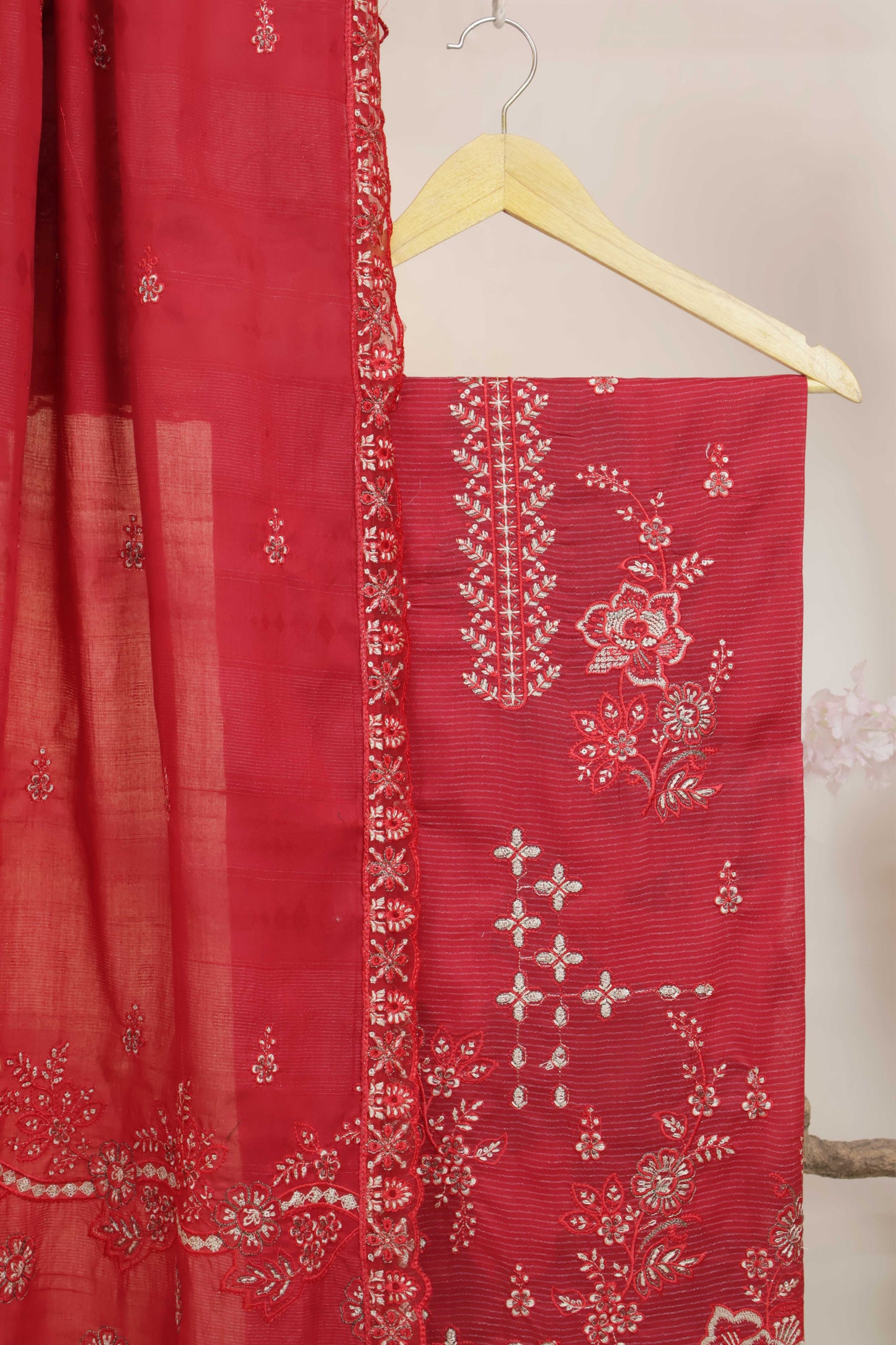 3Piece-Lawn Embroidered Suit V501A